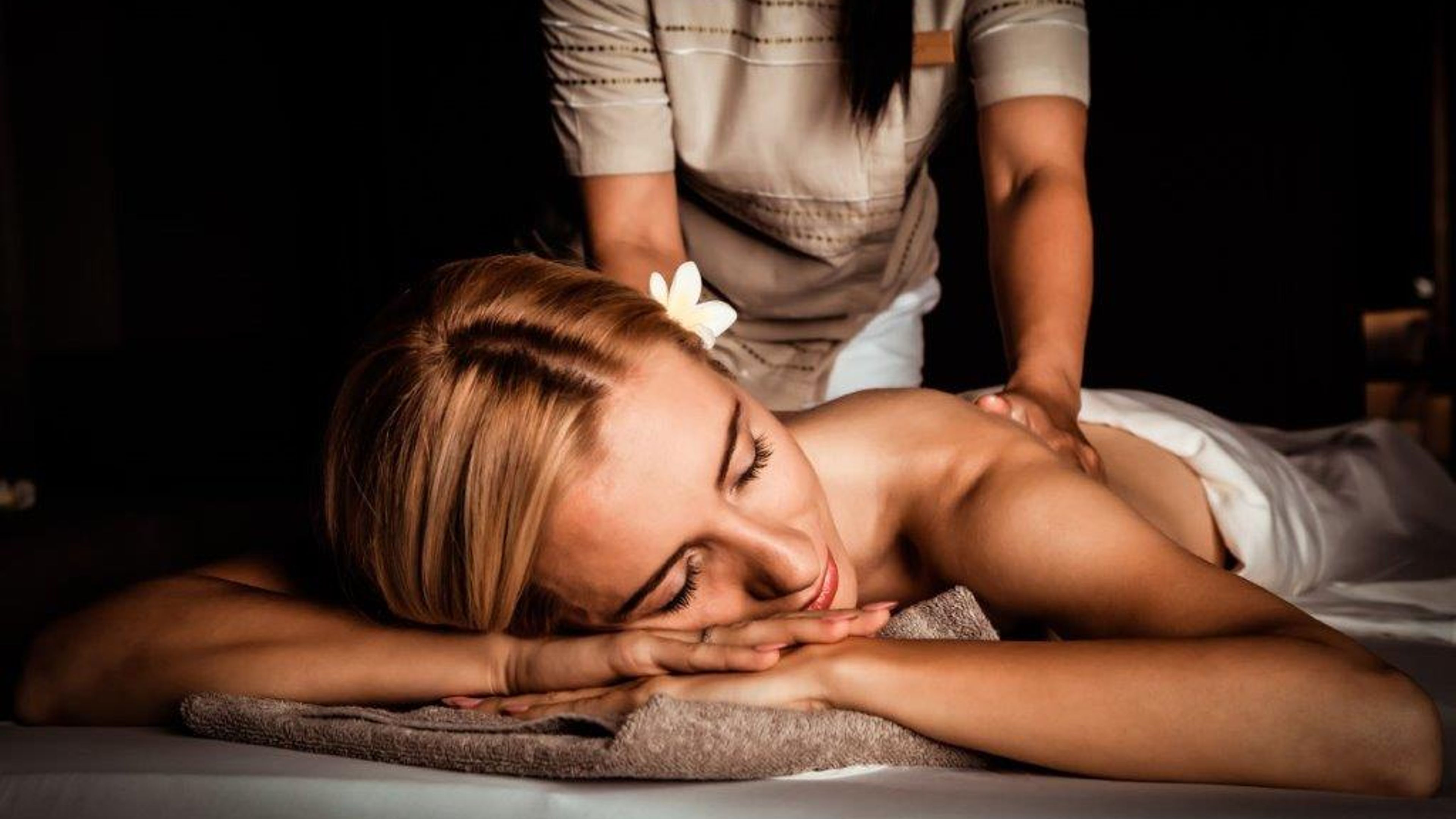 Spa Alila Hinu Bay Thai Oil Massage - slide 3