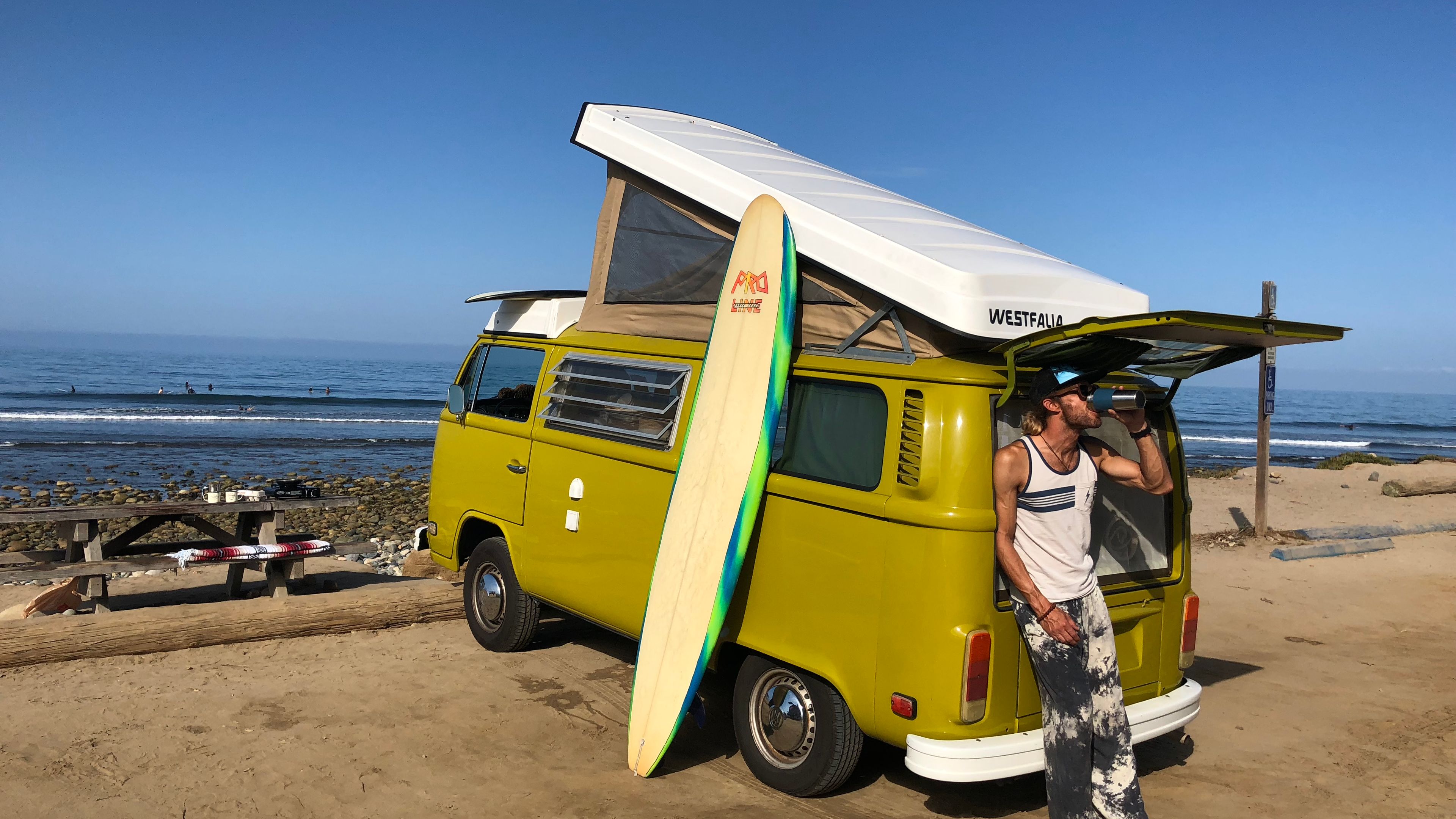 Surf Tour In a Vintage VW Van - 슬라이드 6