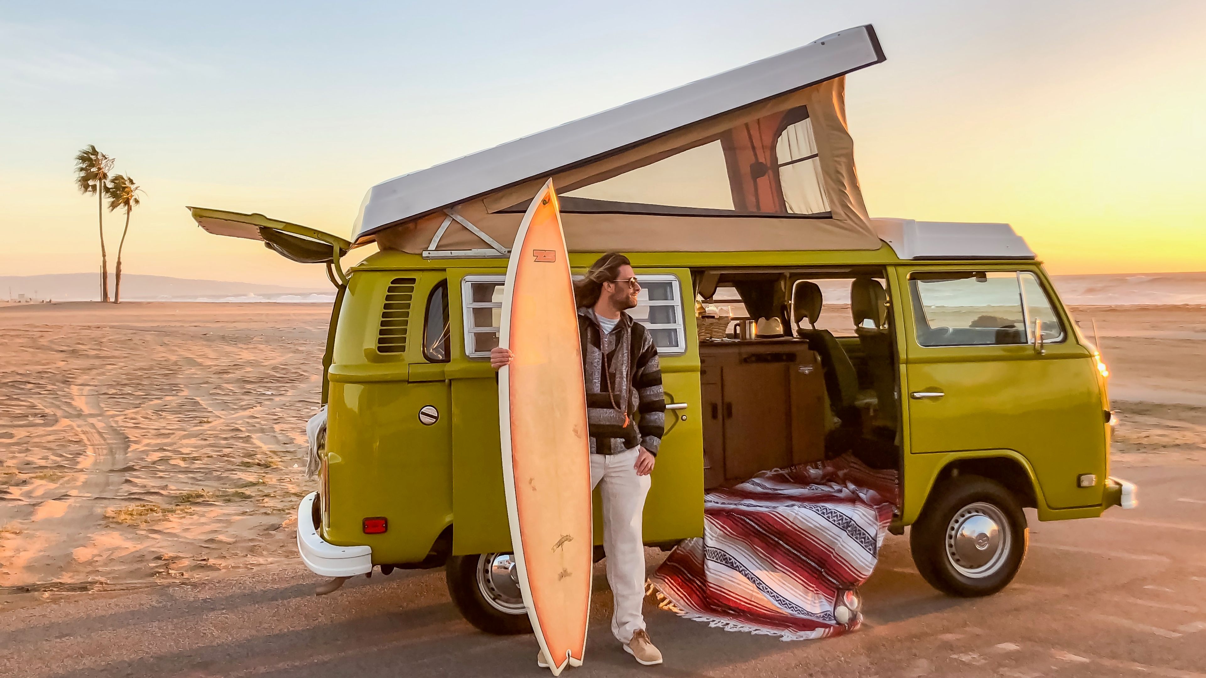 Surf Tour In a Vintage VW Van - 슬라이드 4