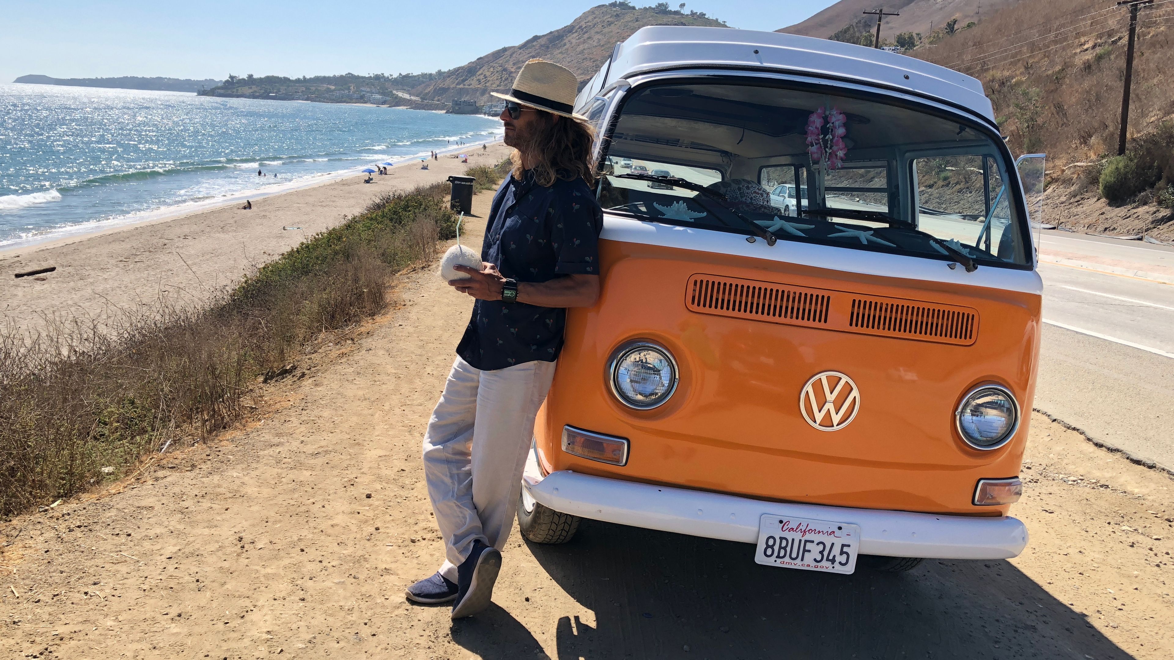 Surf Tour In a Vintage VW Van - 슬라이드 3