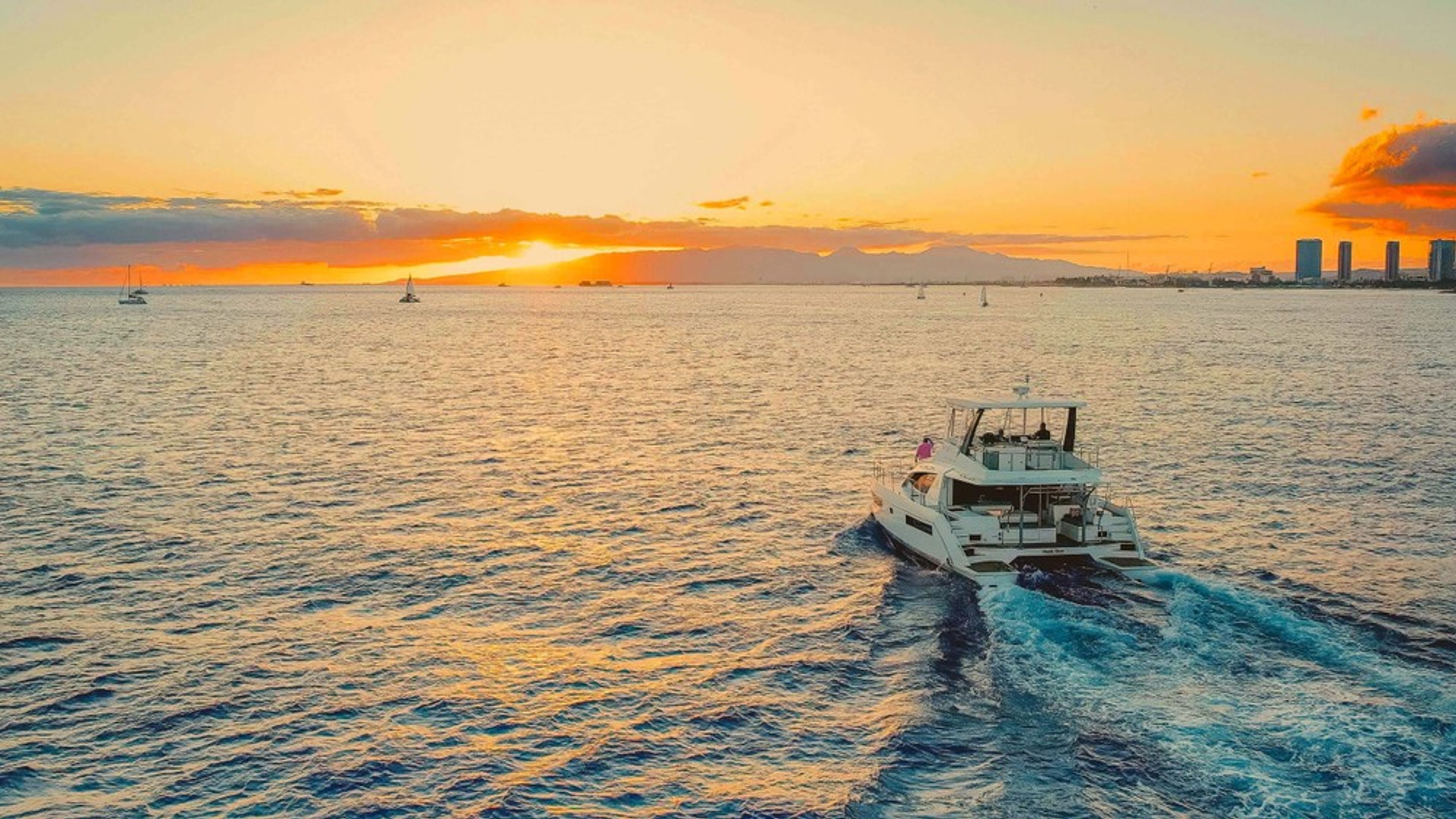 Waikiki Captain's Sunset + Tasting - slide 1