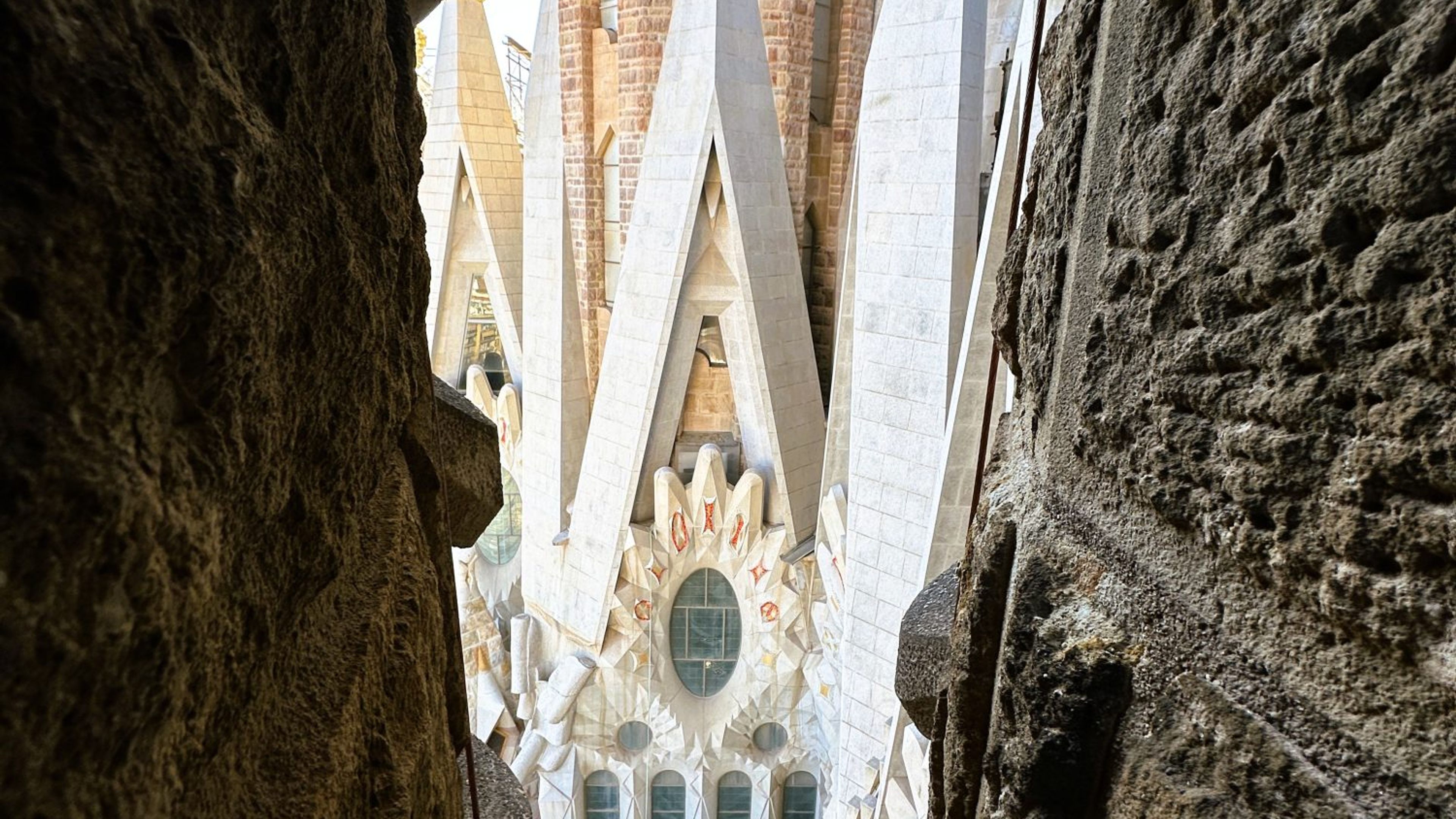 Sagrada Familia's Private experience: discovering Gaudi's (almost finished) Masterpiece ! - deslizar 2
