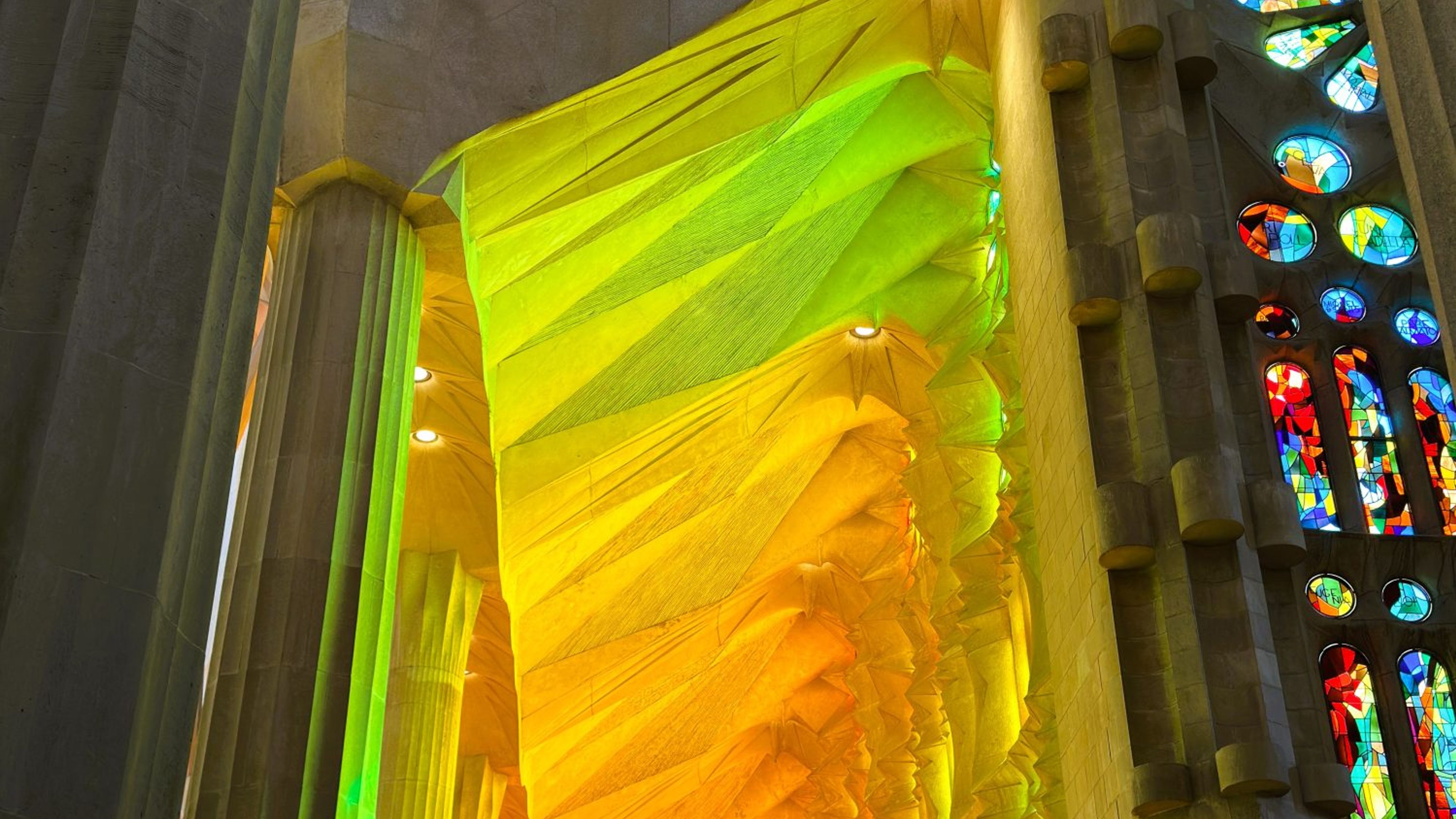 Sagrada Familia's Private experience: discovering Gaudi's (almost finished) Masterpiece ! - deslizar 1