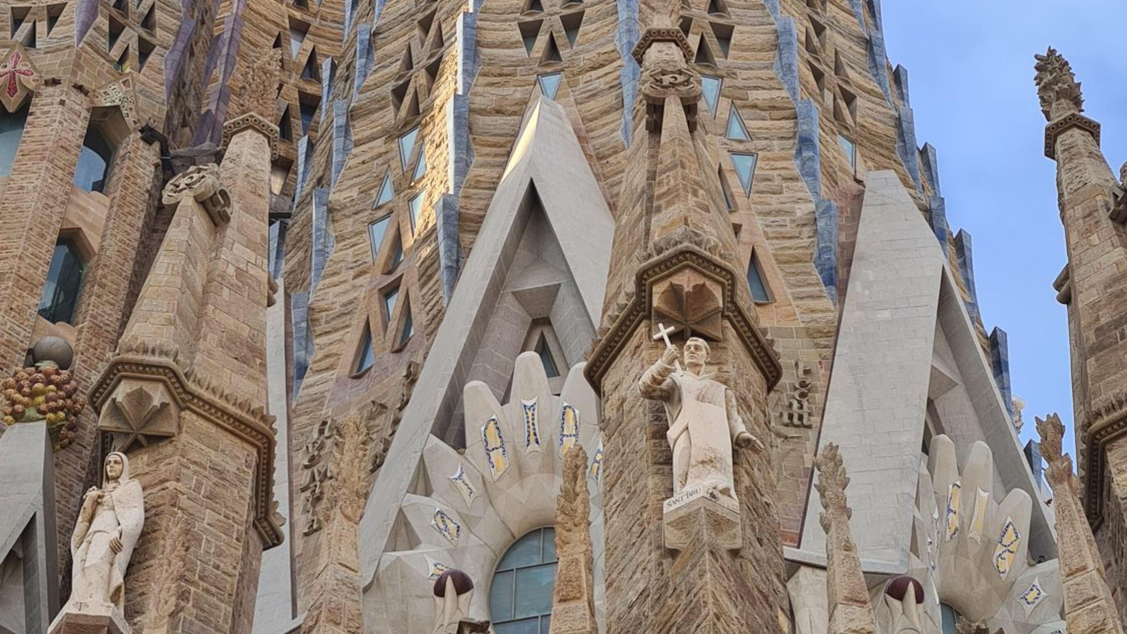 Sagrada Familia's Private experience: discovering Gaudi's (almost finished) Masterpiece ! - deslizar 3