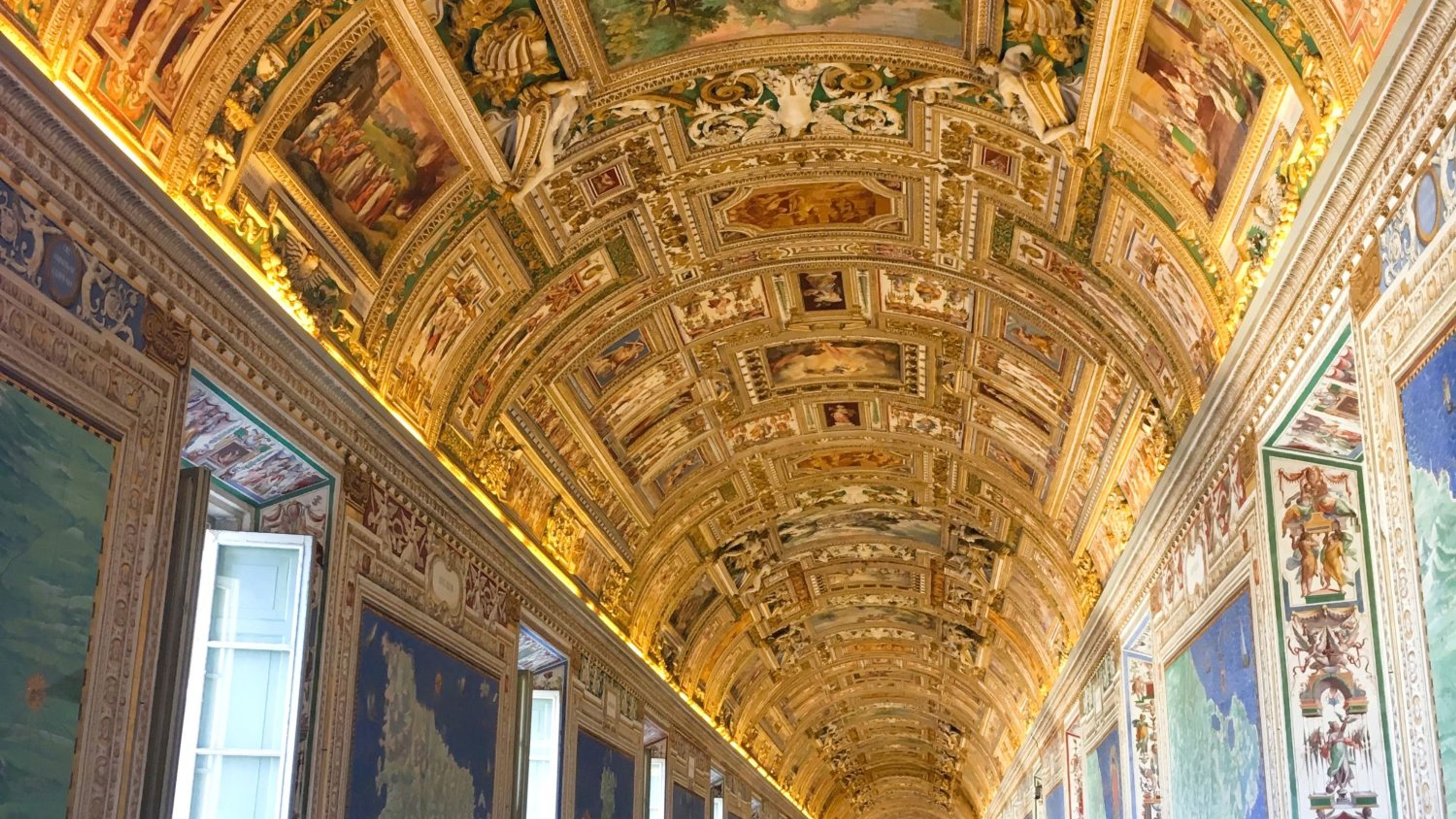 Beauty of the Vatican: Centuries of Faith, Art, and Influence - deslizar 3