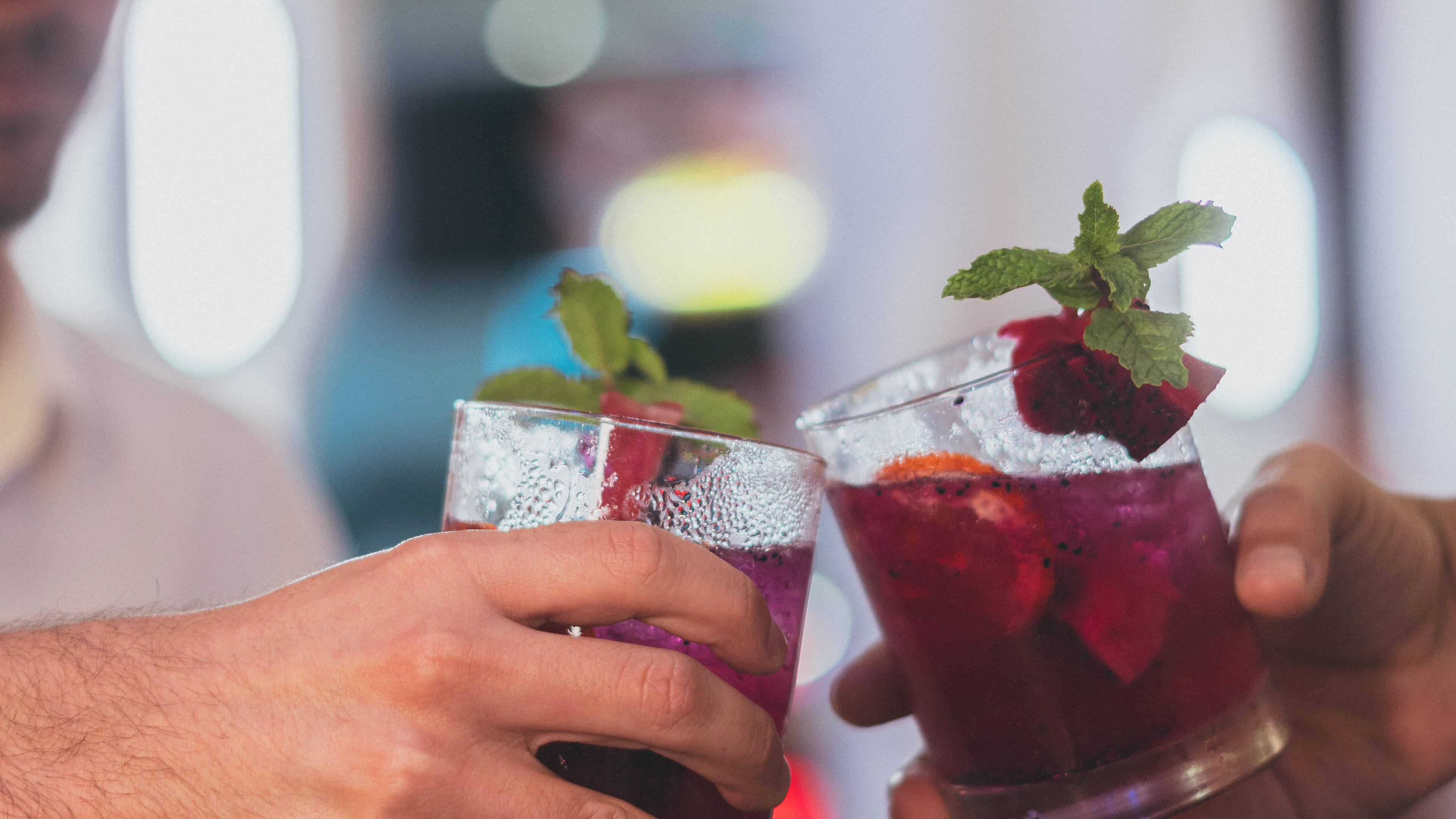 Cosmic Lanes Sports & Games - 滑动 3