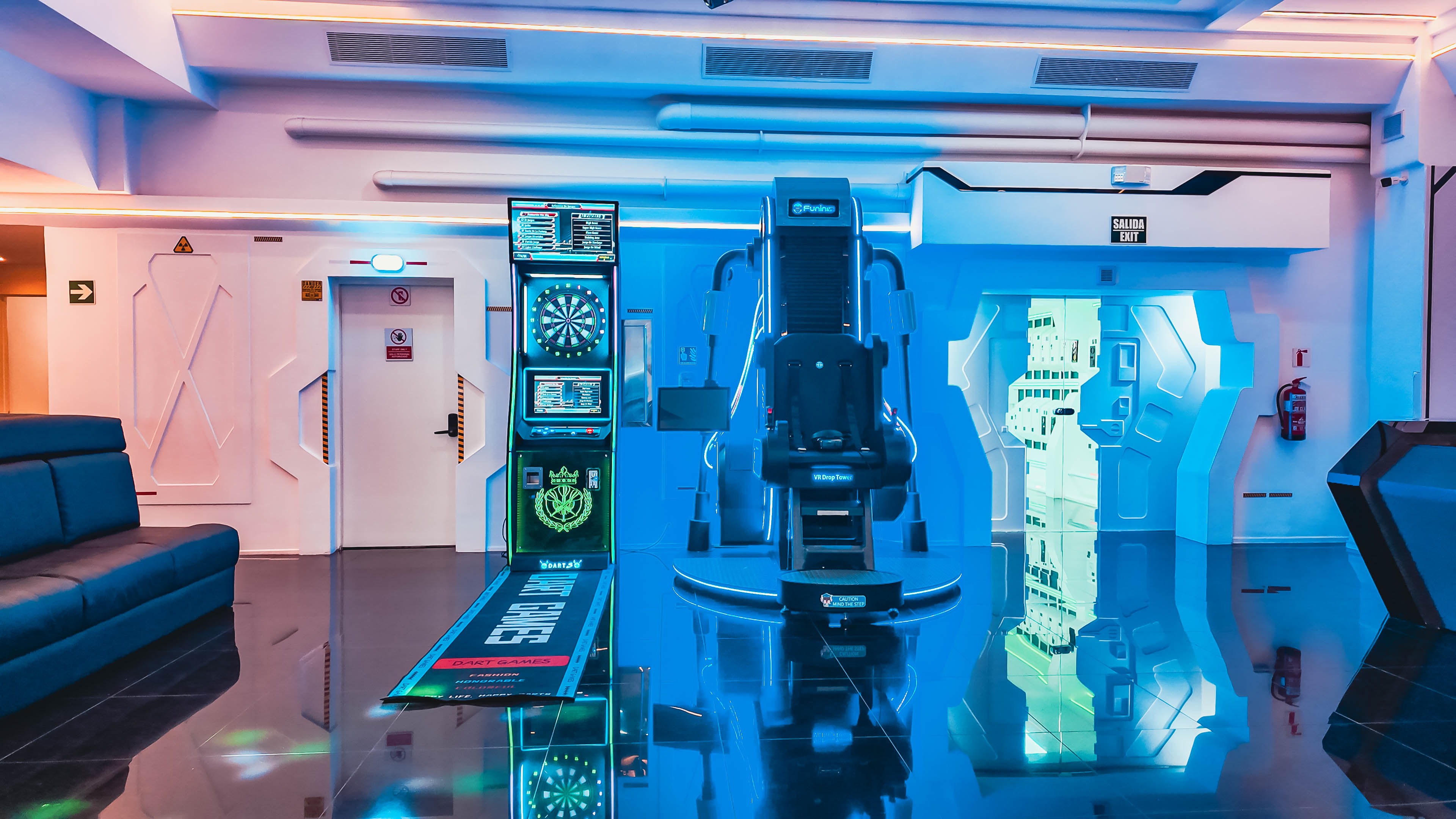 Cosmic Lanes Sports & Games - 滑动 4