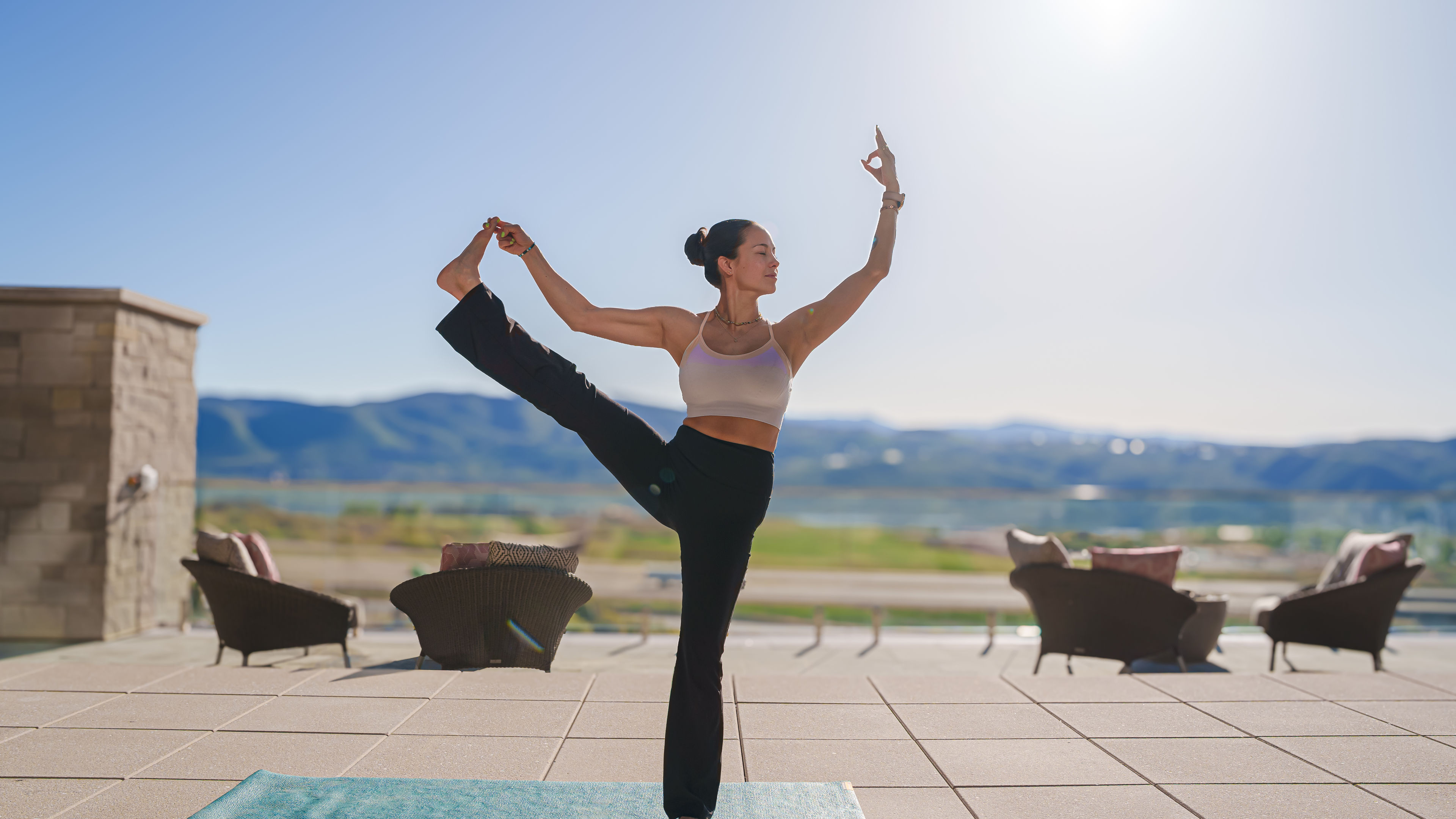 Sunrise Yoga Flow - Every Friday, Saturday + Sunday - 滑動 1