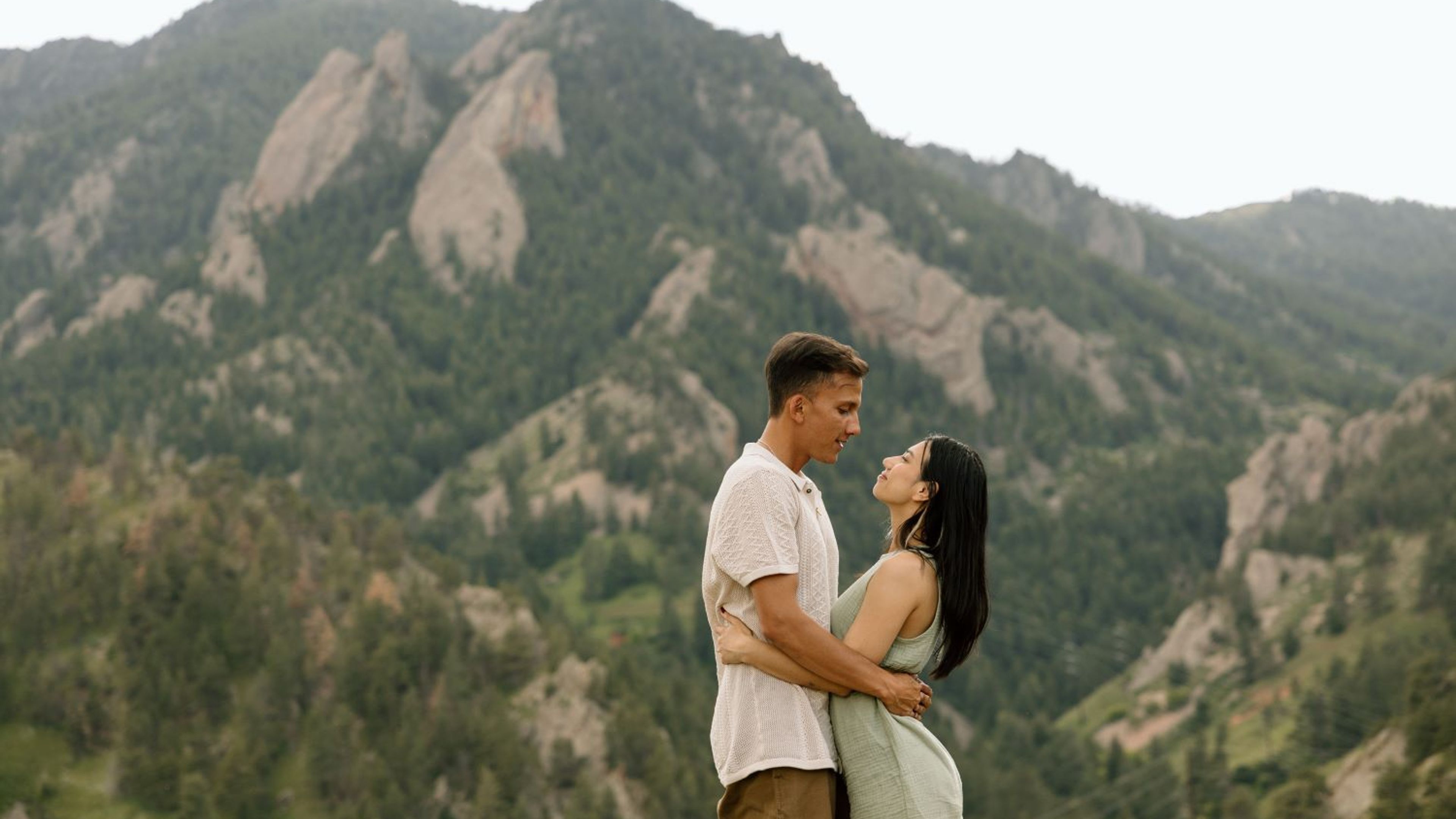 Boulder Flatiron Mountain Photoshoot - slide 14