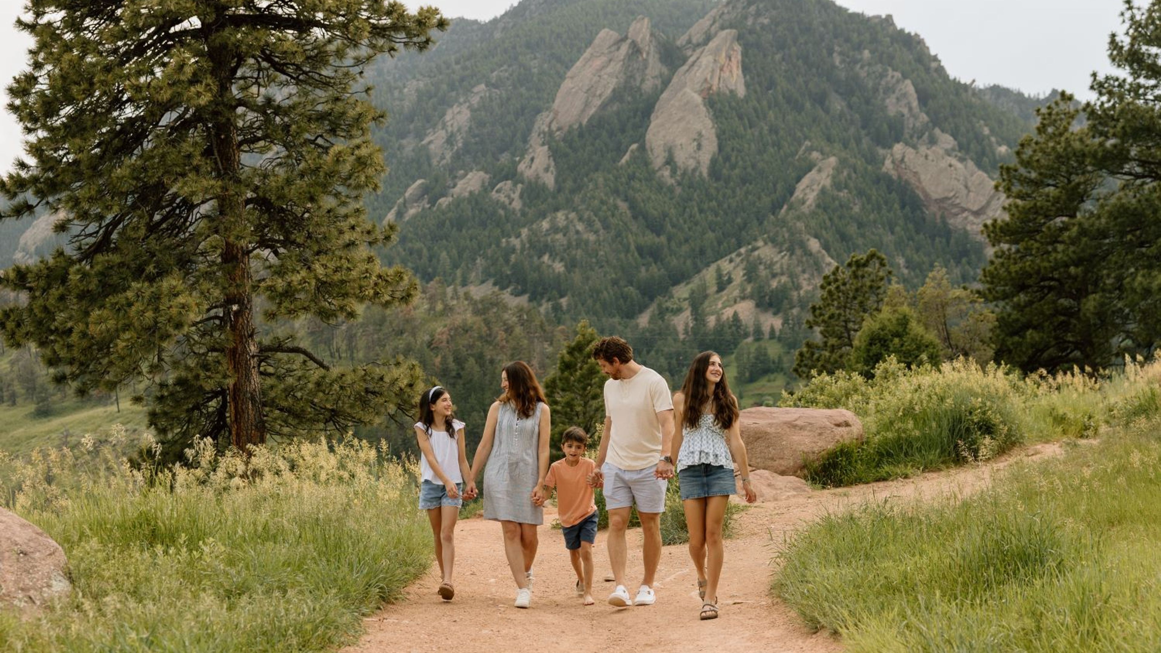 Boulder Flatiron Mountain Photoshoot - slide 5