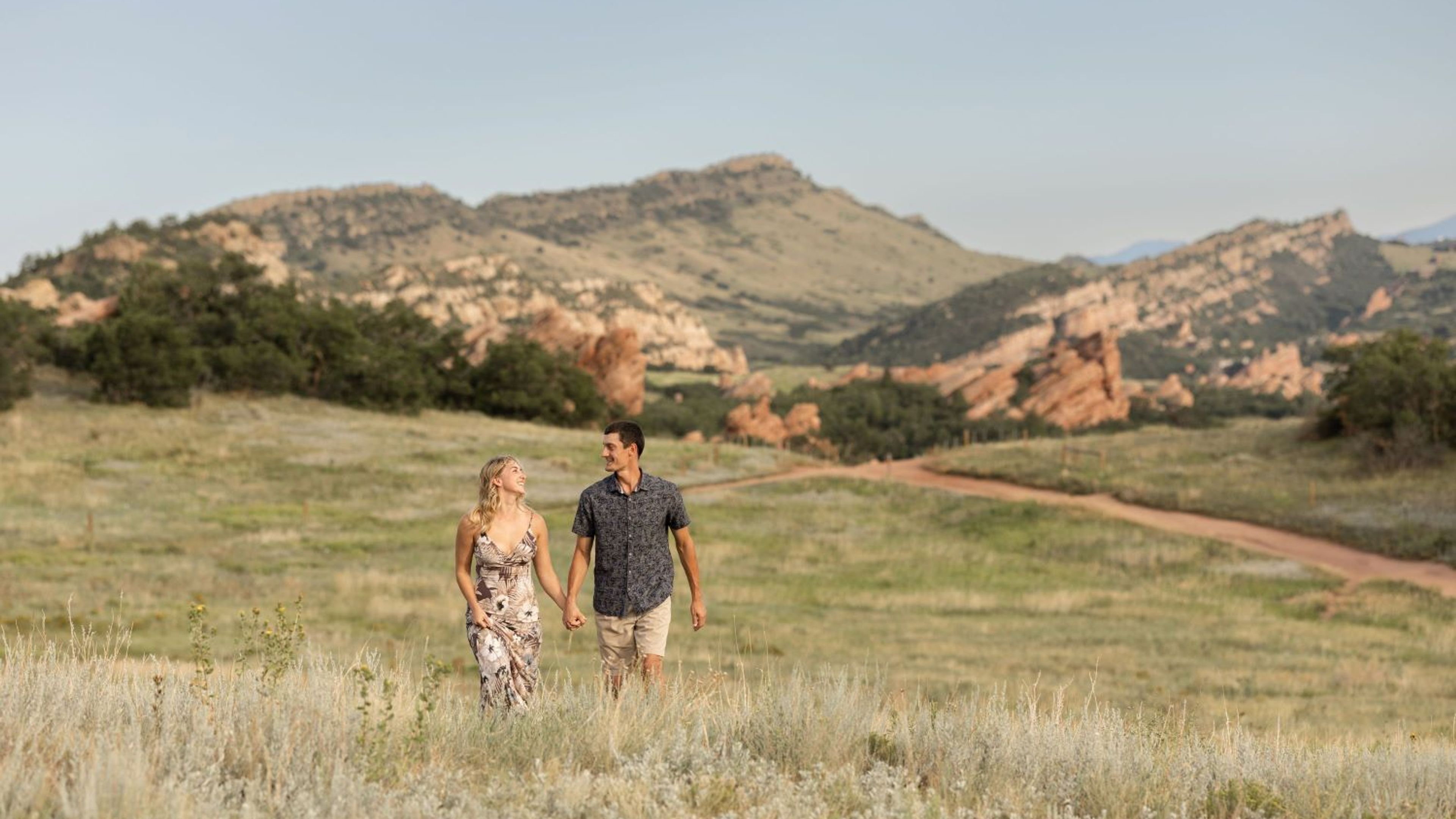 Scenic Denver Mountain and Red Rock Photoshoot - slide 1
