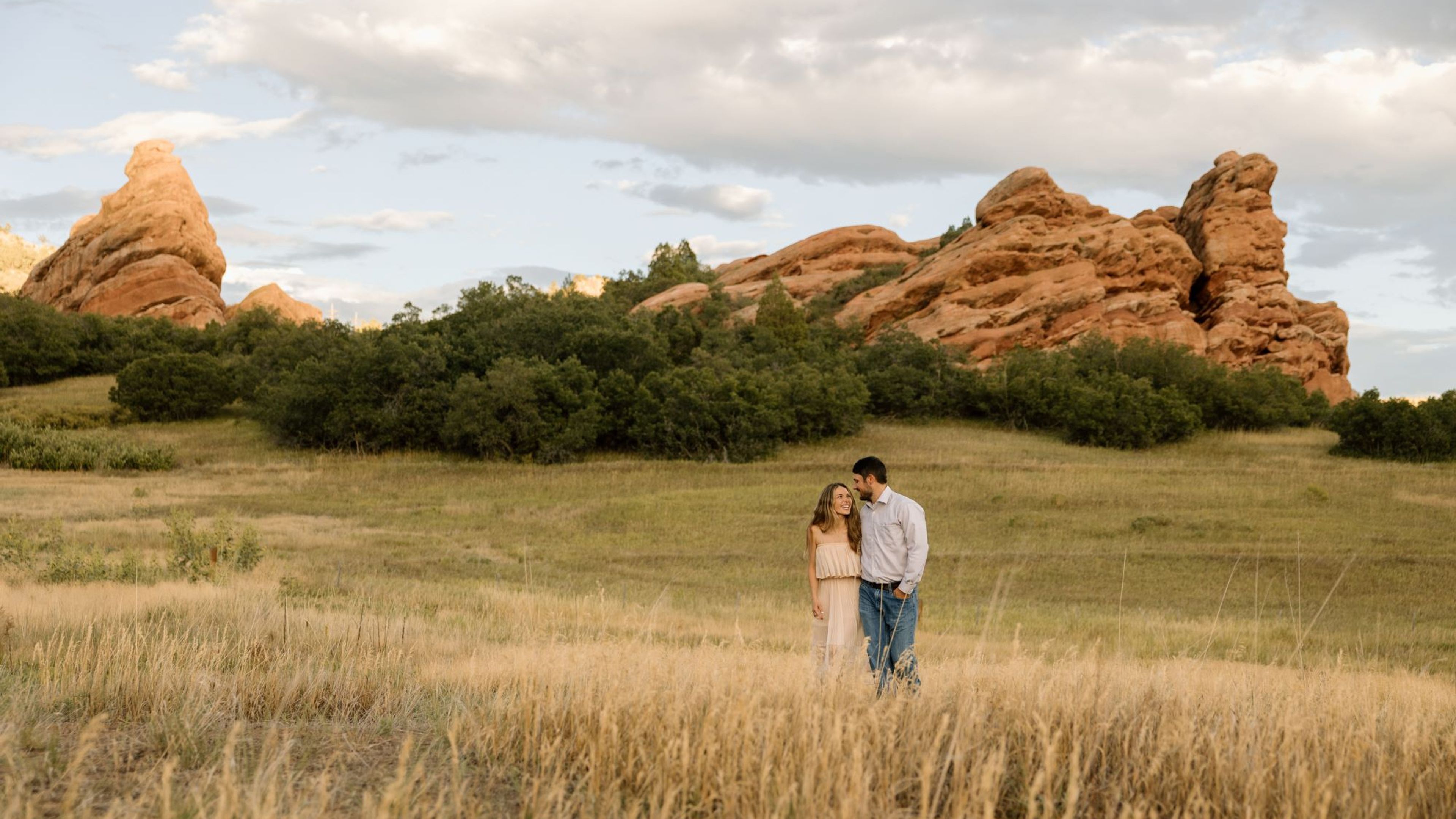 Scenic Denver Mountain and Red Rock Photoshoot - slide 3