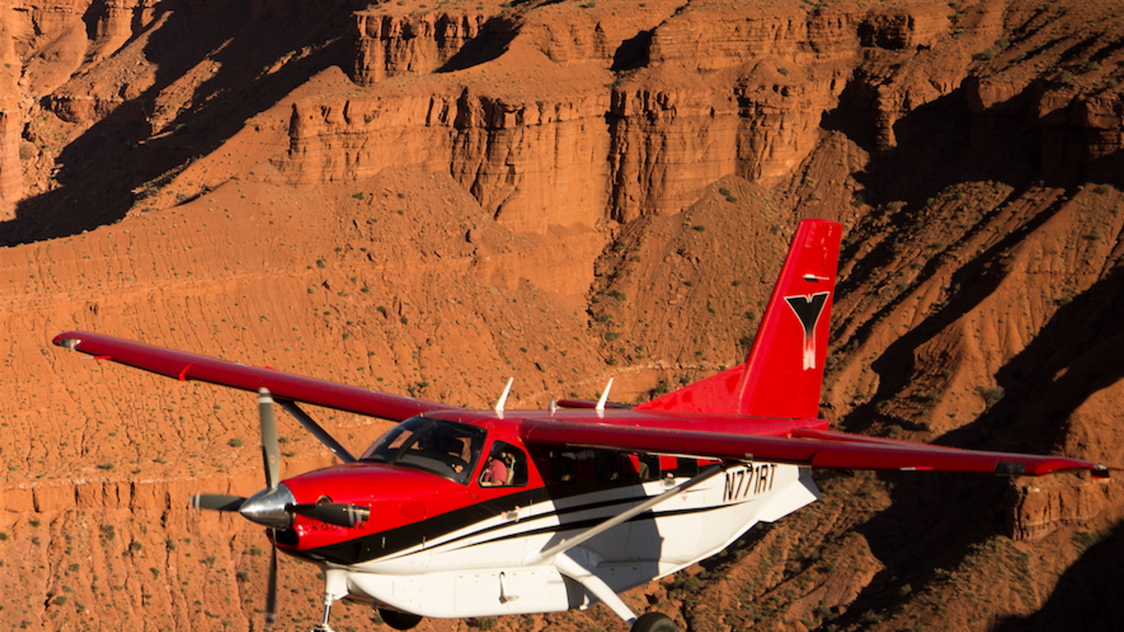 Canyonlands & Arches National Parks Combo Airplane Tour - slide 8