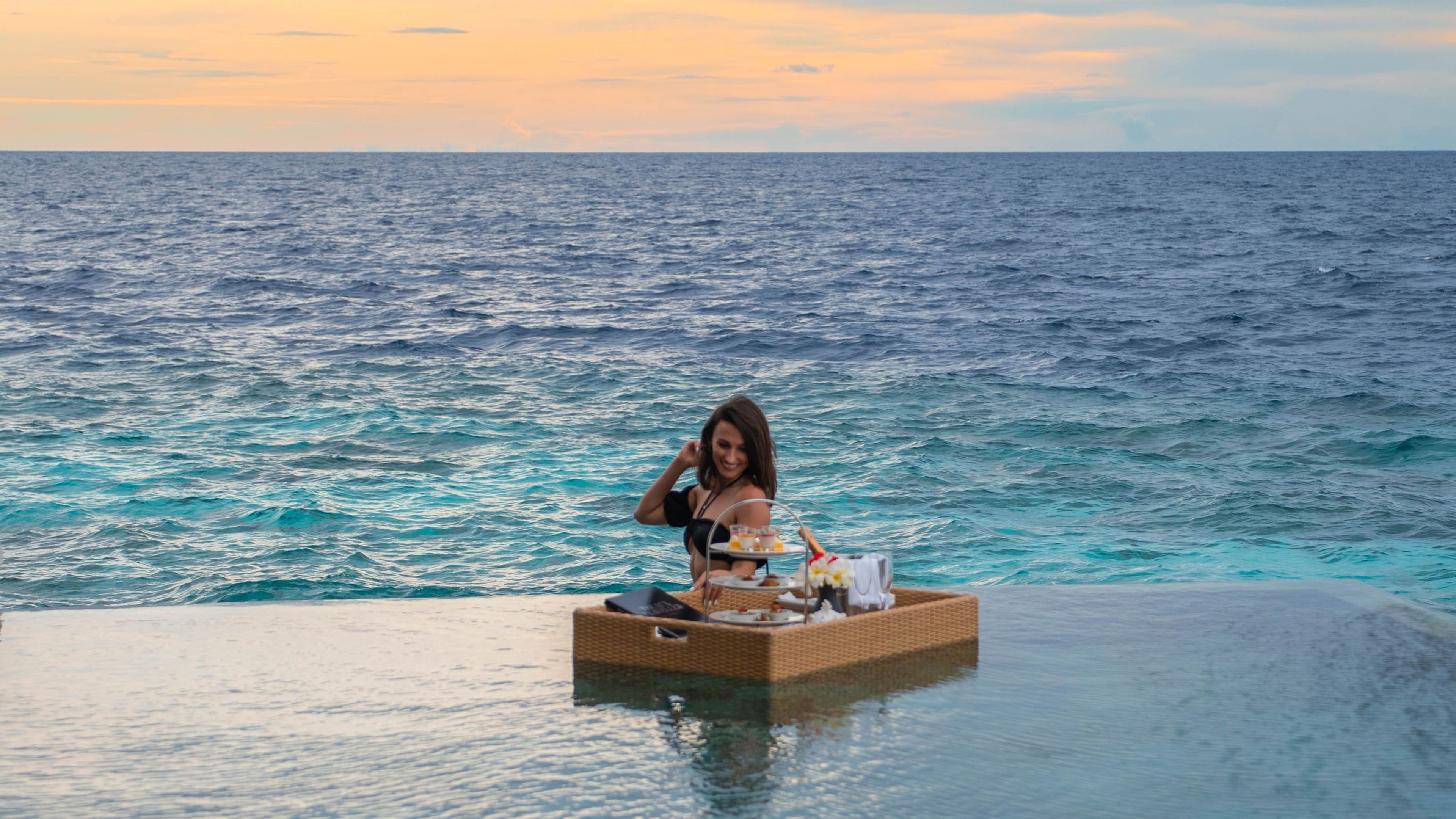 Floating Sundowner - diapositive 1