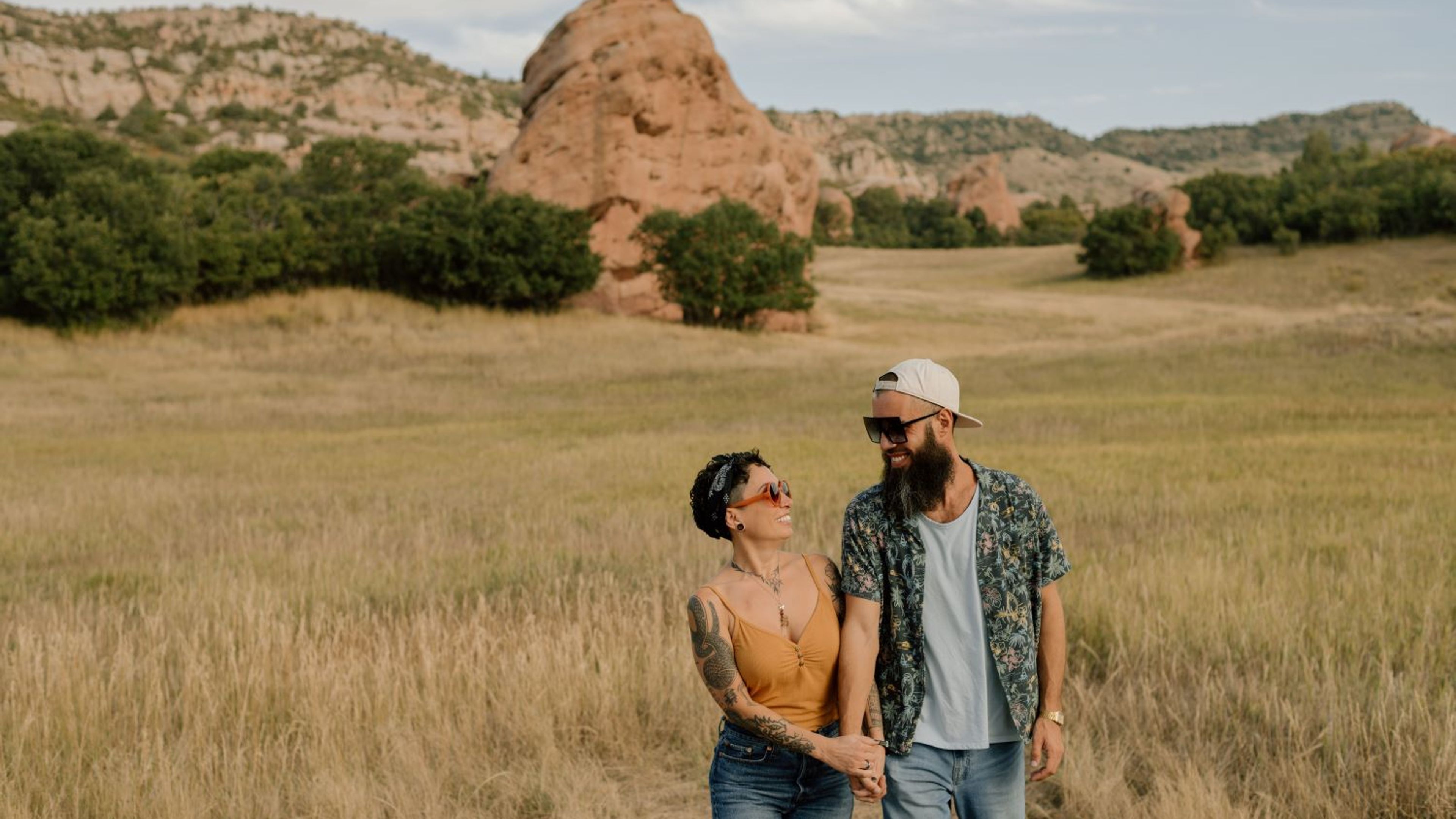 Scenic Denver Mountain and Red Rock Photoshoot - slide 17