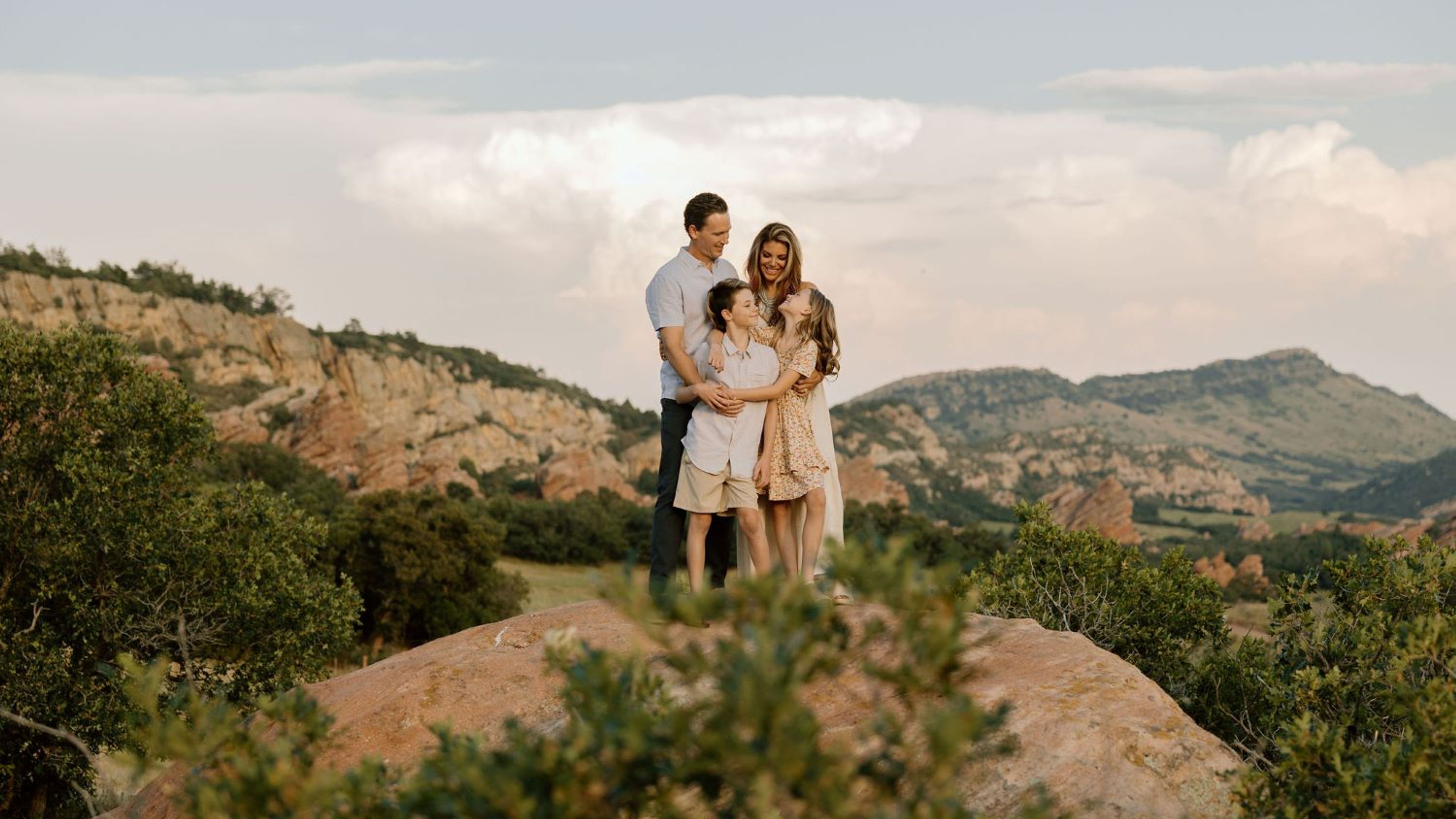 Scenic Denver Mountain and Red Rock Photoshoot - slide 2