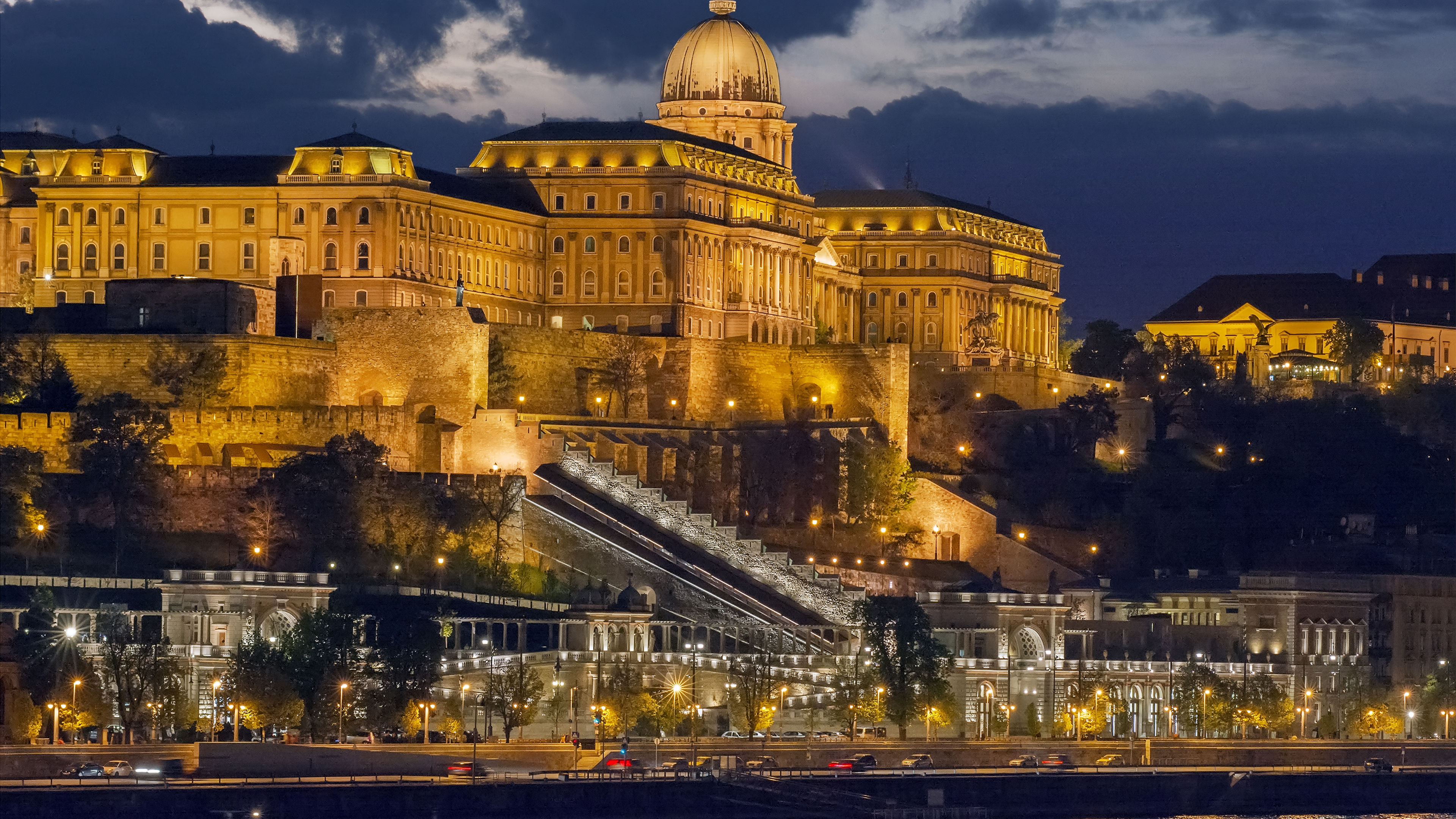 Private Budapest City Tour - slide 1