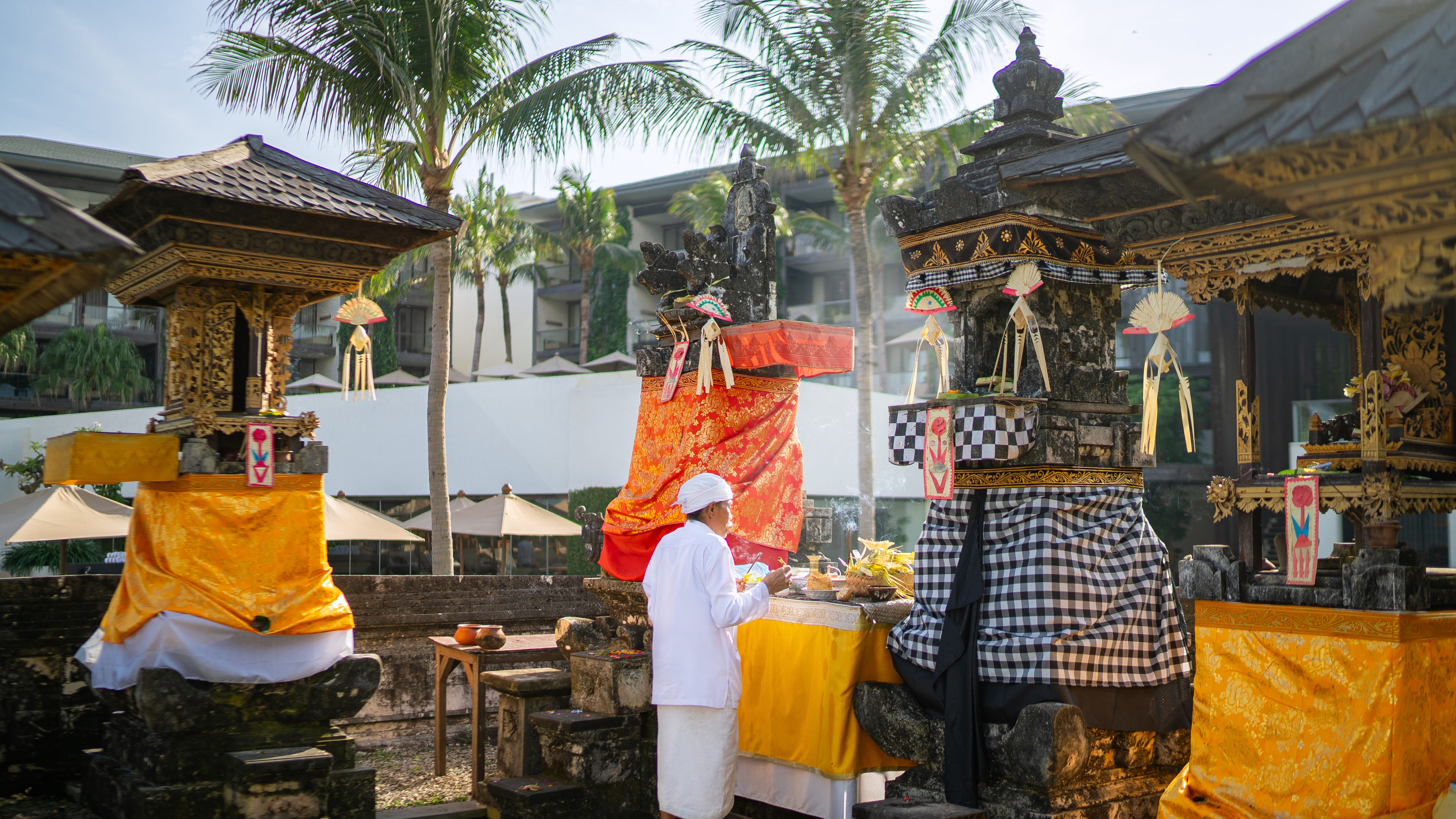 Spirit of Serenity: A Sacred Temple Ritual - 滑动 3