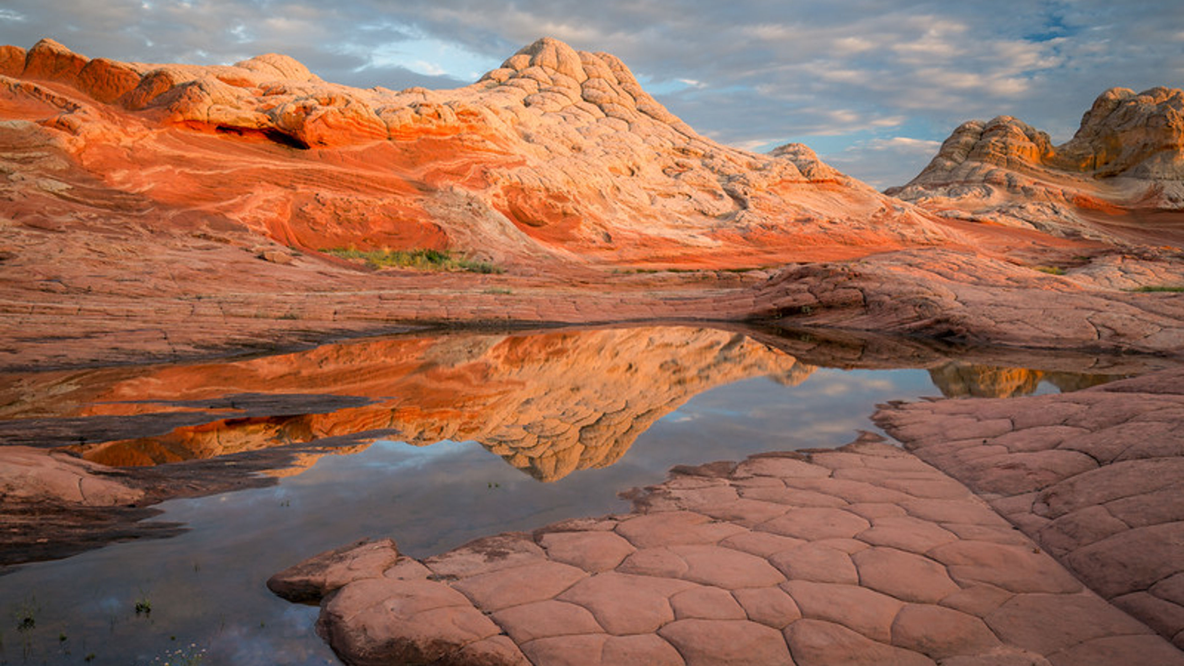 Amazing White Pockets of Vermilion Cliffs - slide 1