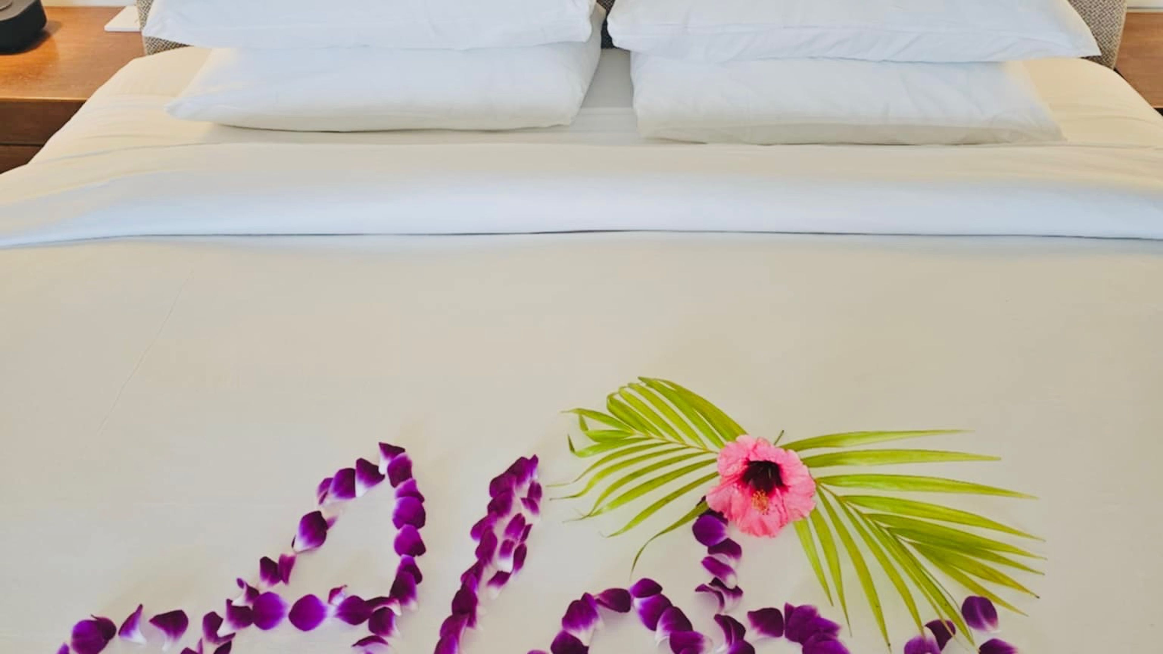 Welcome with Aloha: Towel & Flower Art - 滑動 2