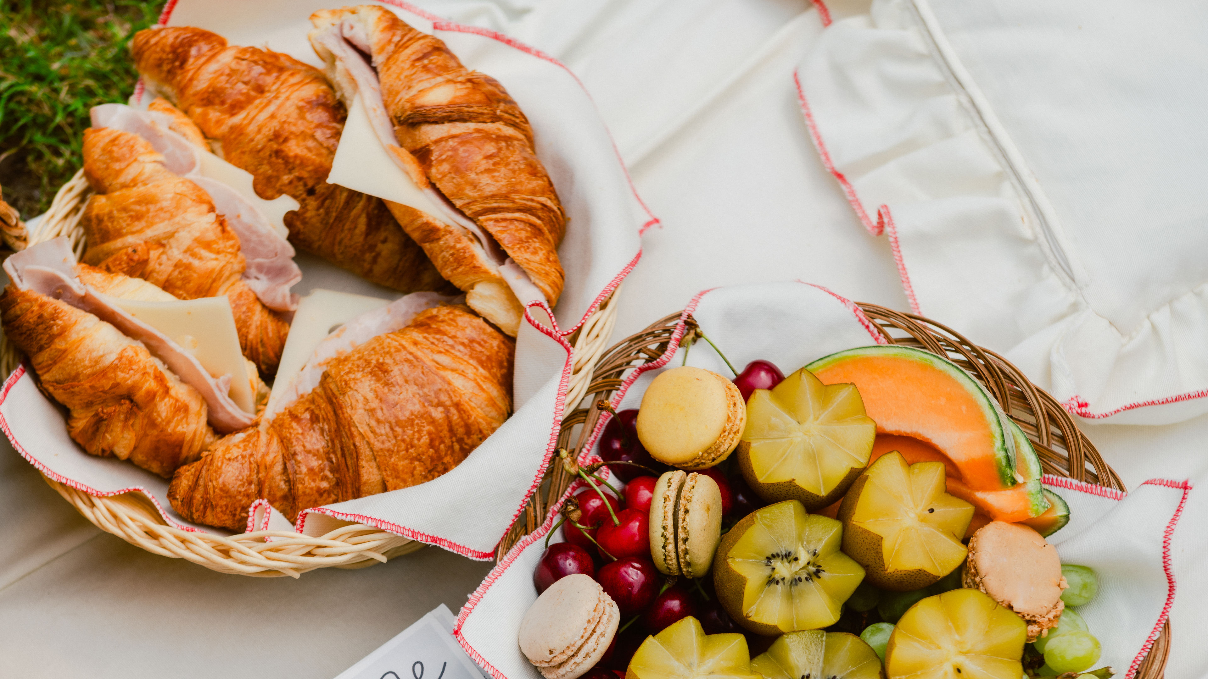 Classic Parisian Picnic - slide 5