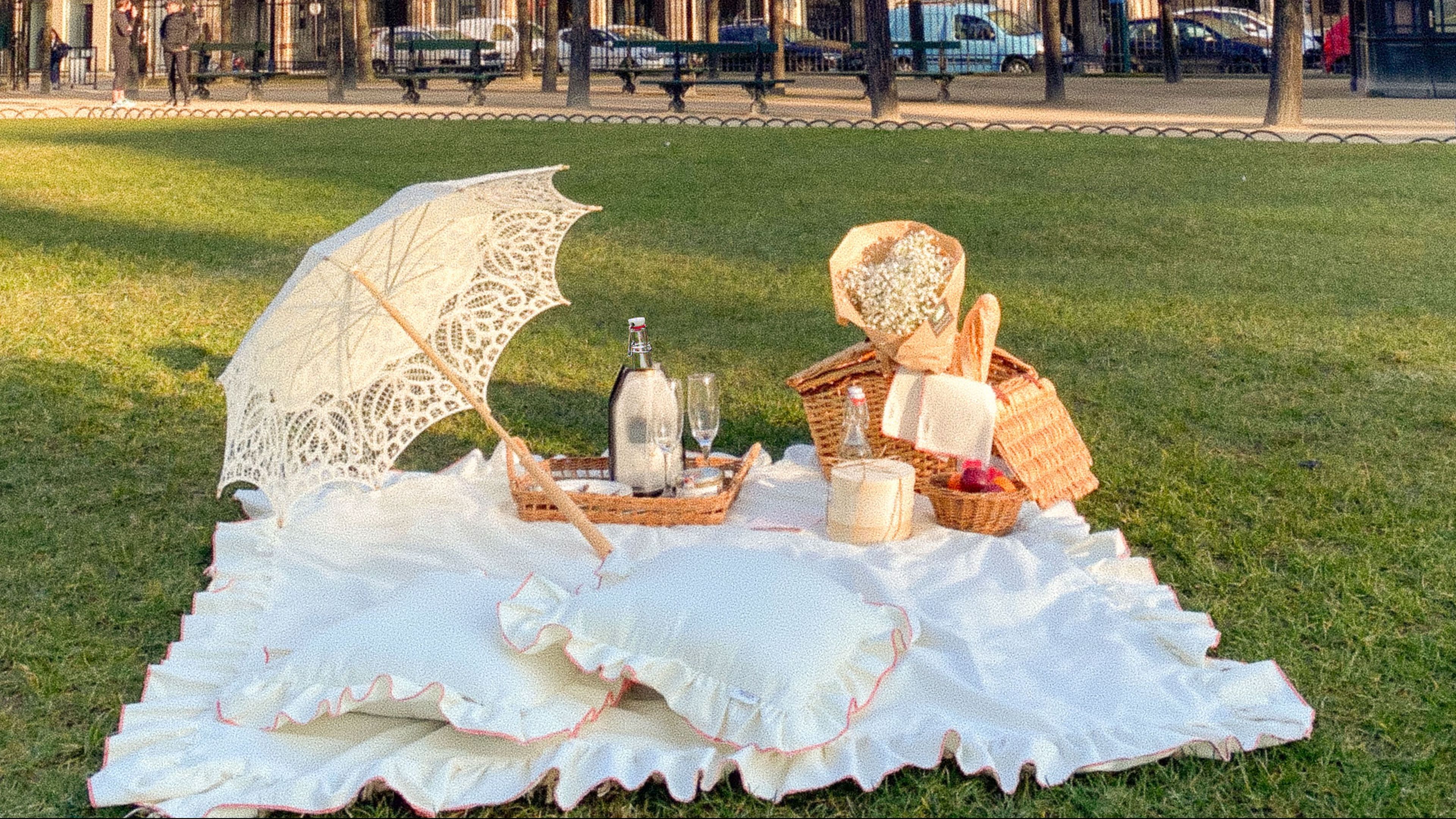 Classic Parisian Picnic - slide 1
