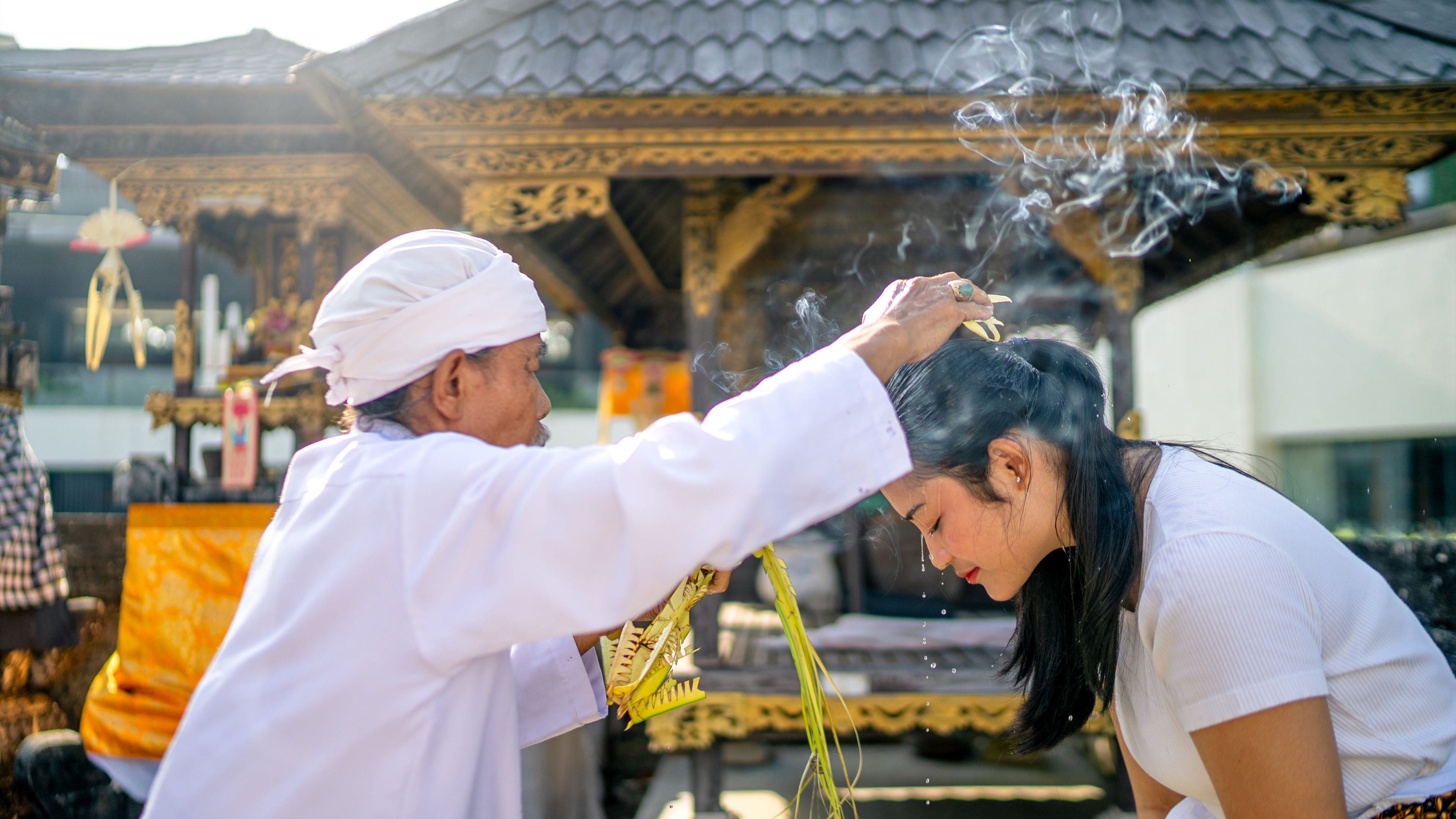 Spirit of Serenity: A Sacred Temple Ritual - 滑动 2