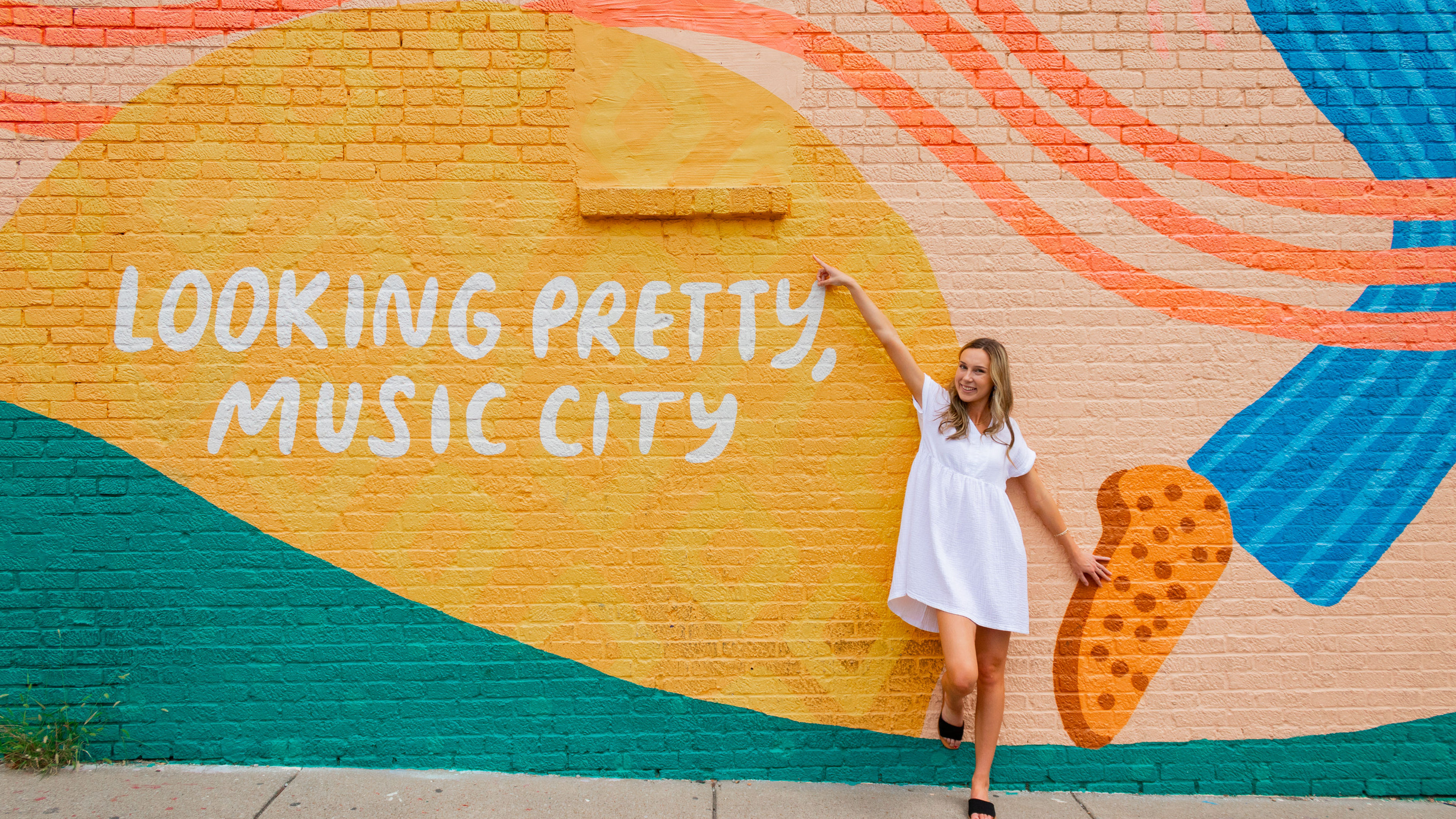 Nashville Mural Photoshoot Experience - slide 1