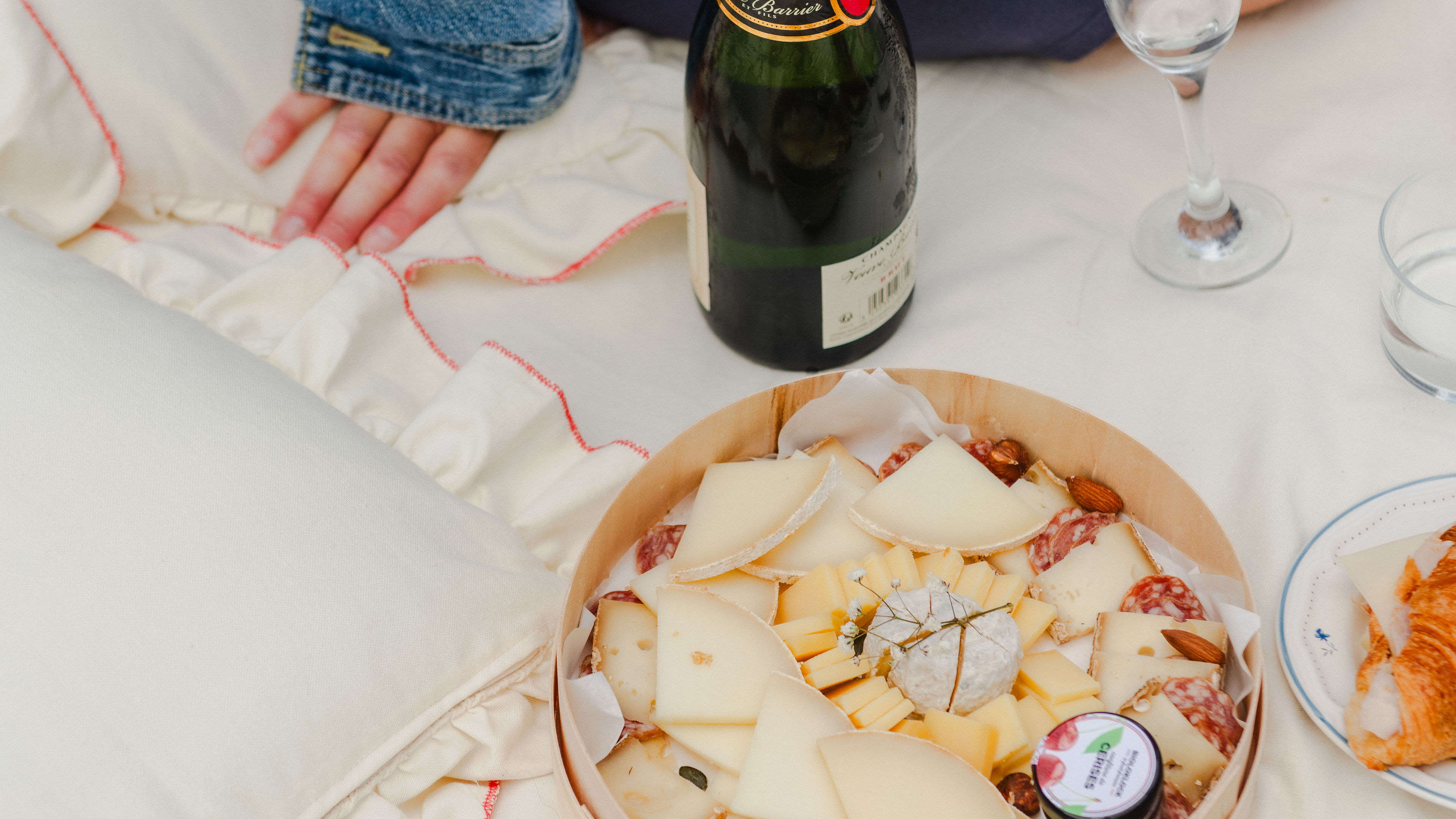 Classic Parisian Picnic - slide 6