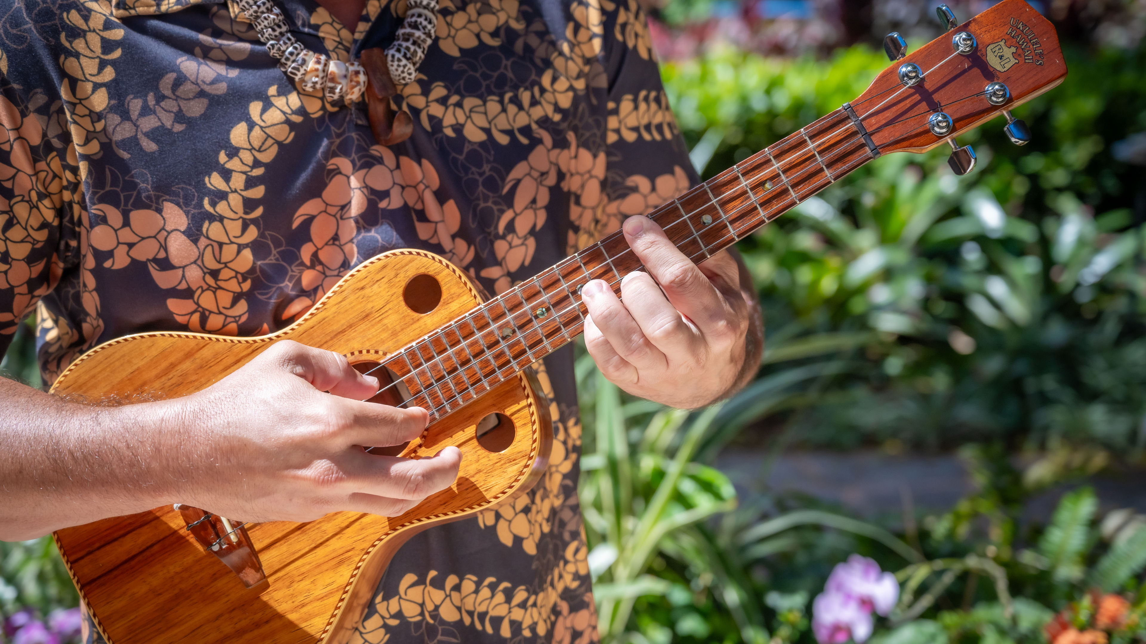 Beginners ukulele lesson (7yrs and older) - slide 1