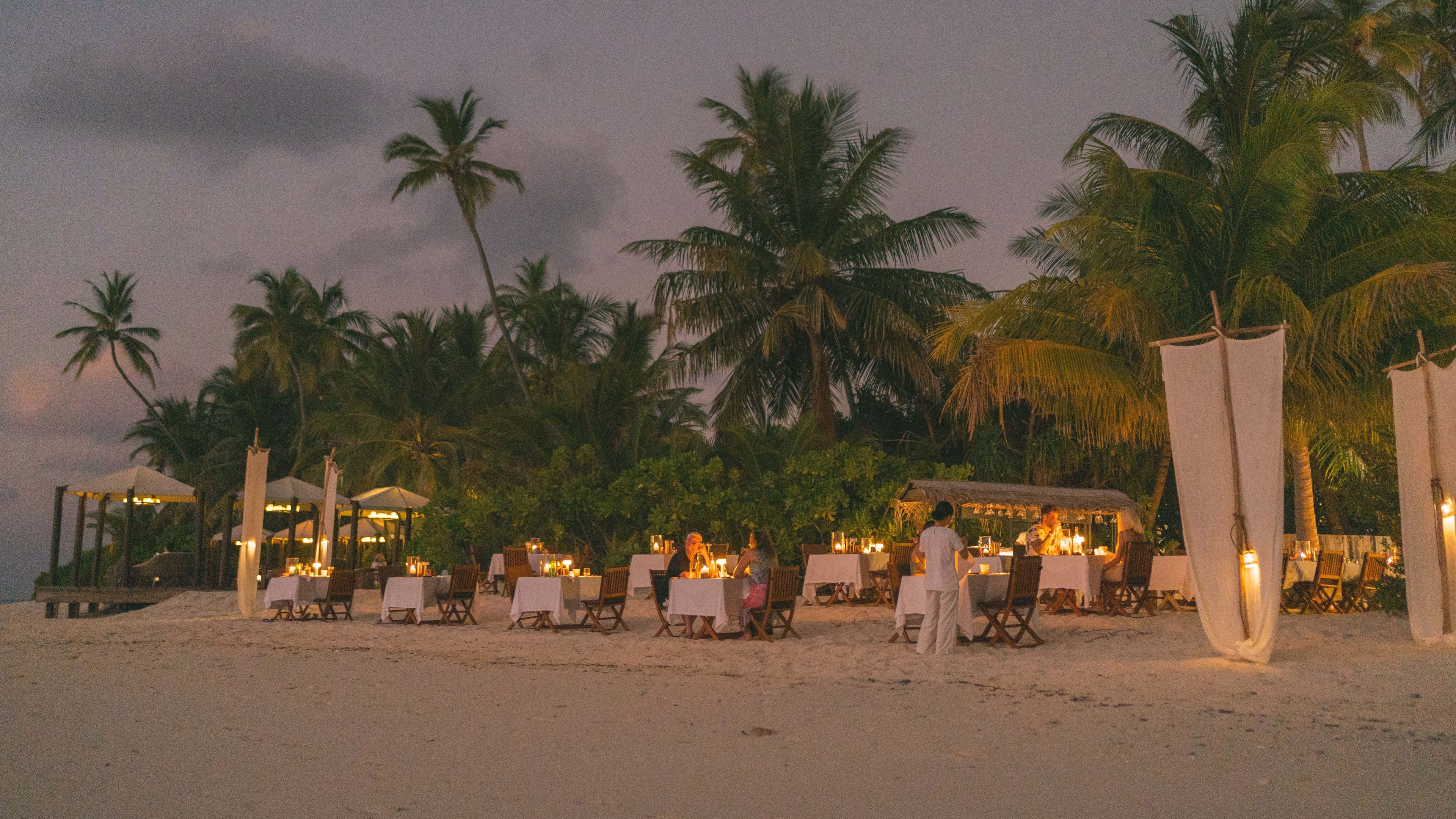 Beach Dinners - Folie 1