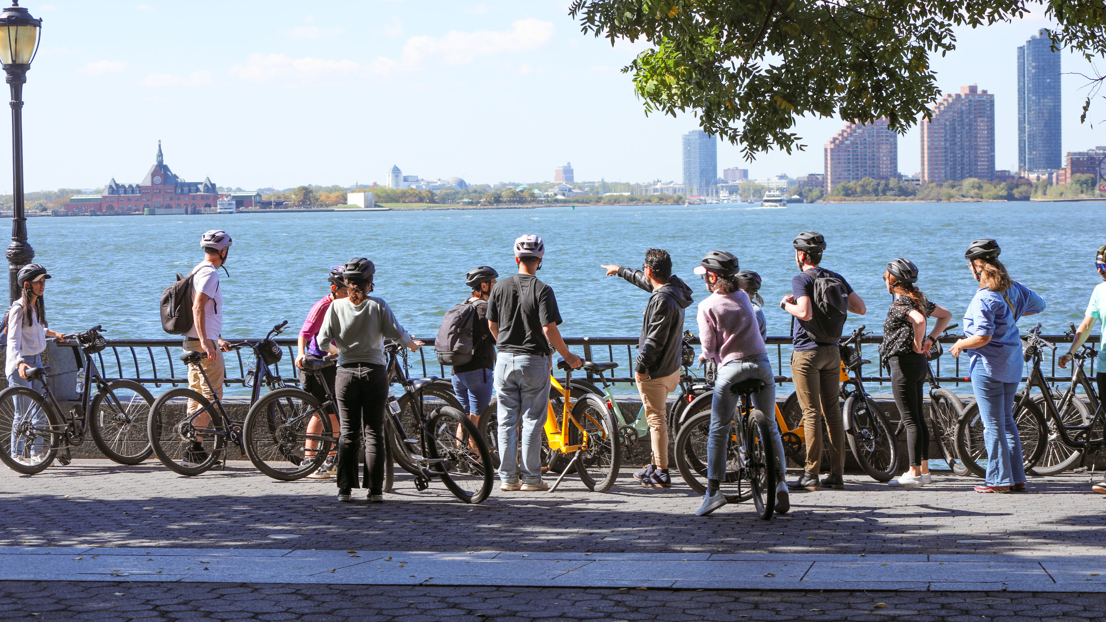 New York City Highlights Bike Tour - slide 1