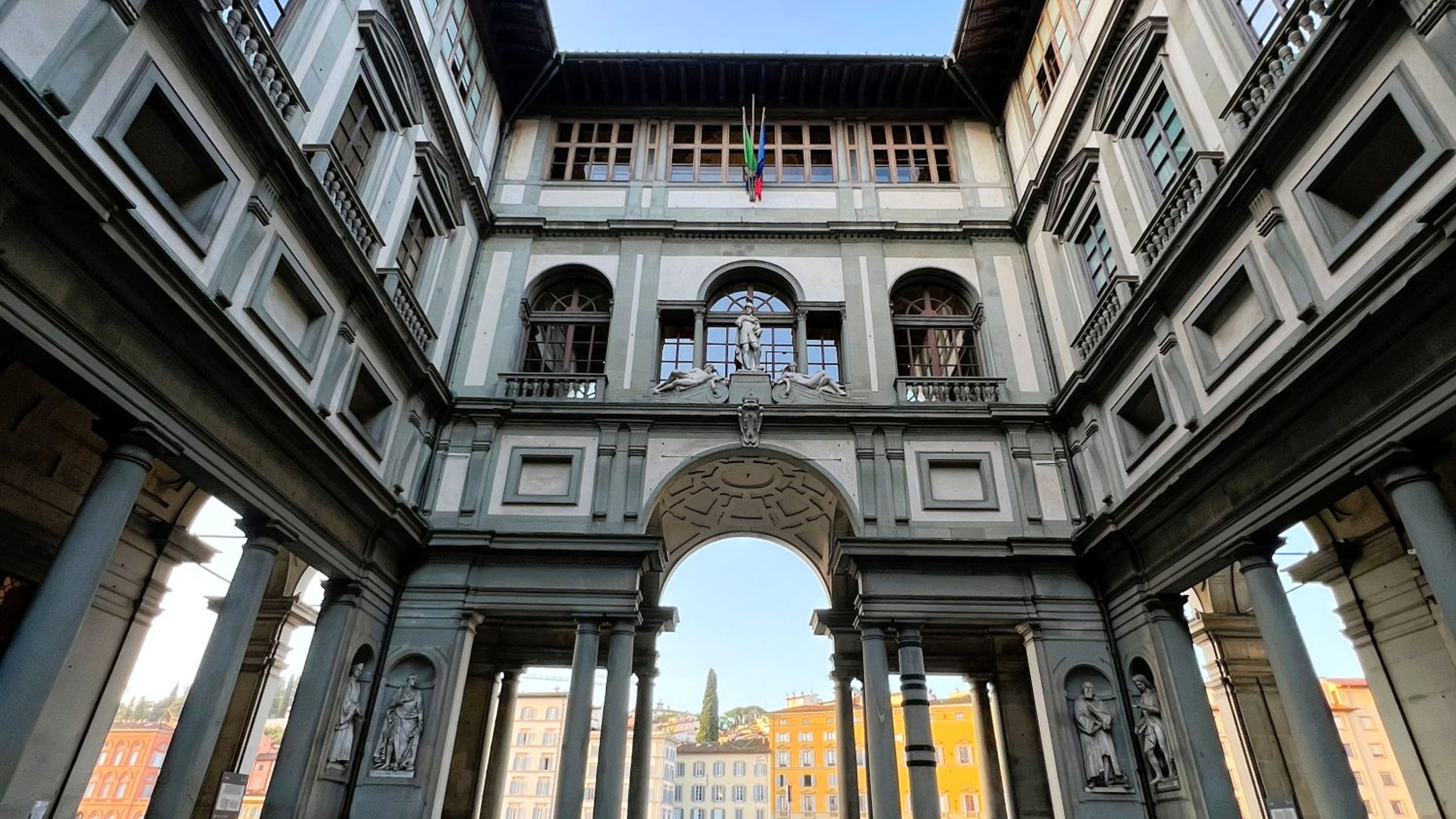 Picture-Perfect Florence: A VIP Photo Shoot In Florence - スライド 2