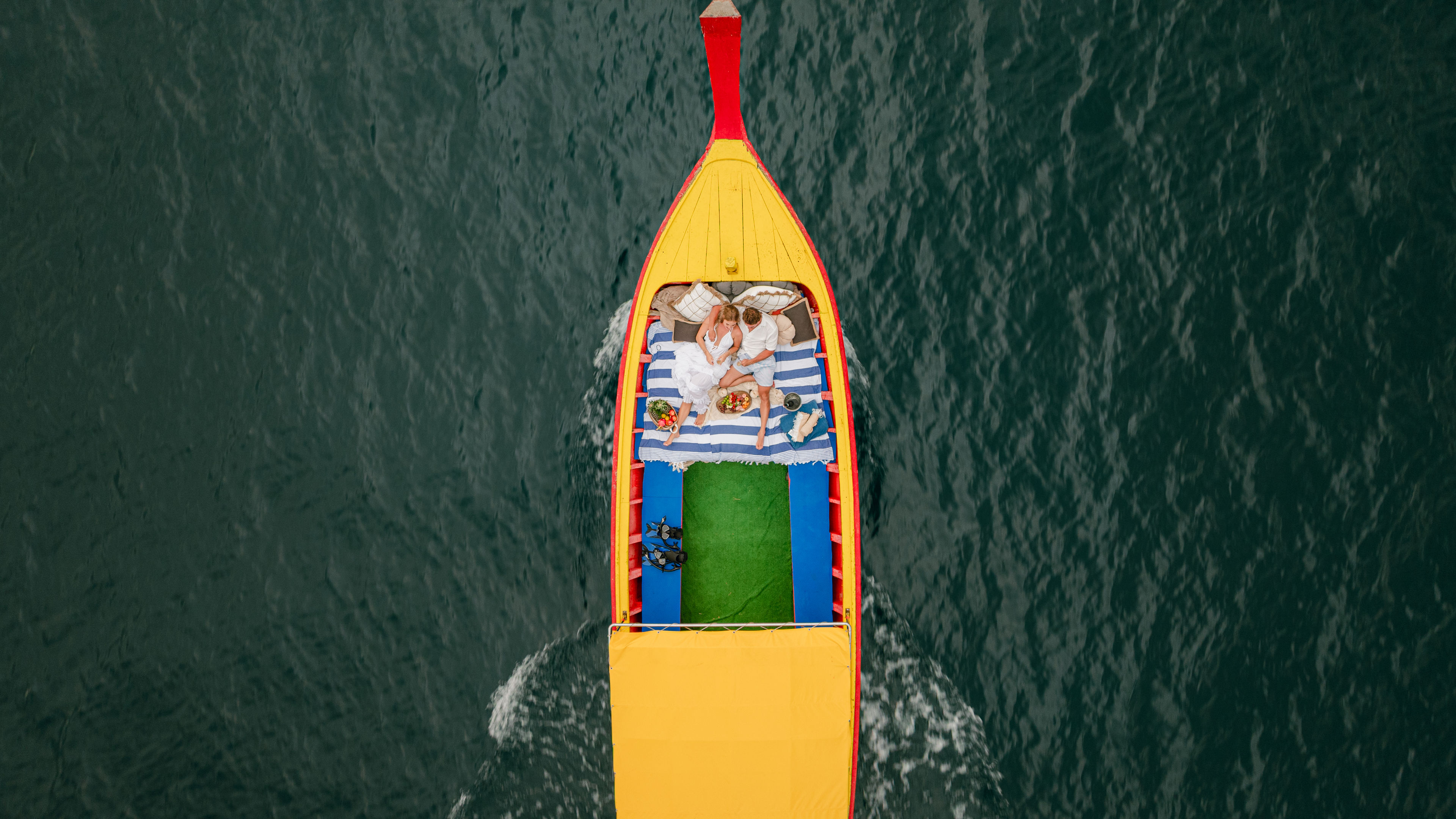 The Regency Secret Hideaway
 - スライド 2