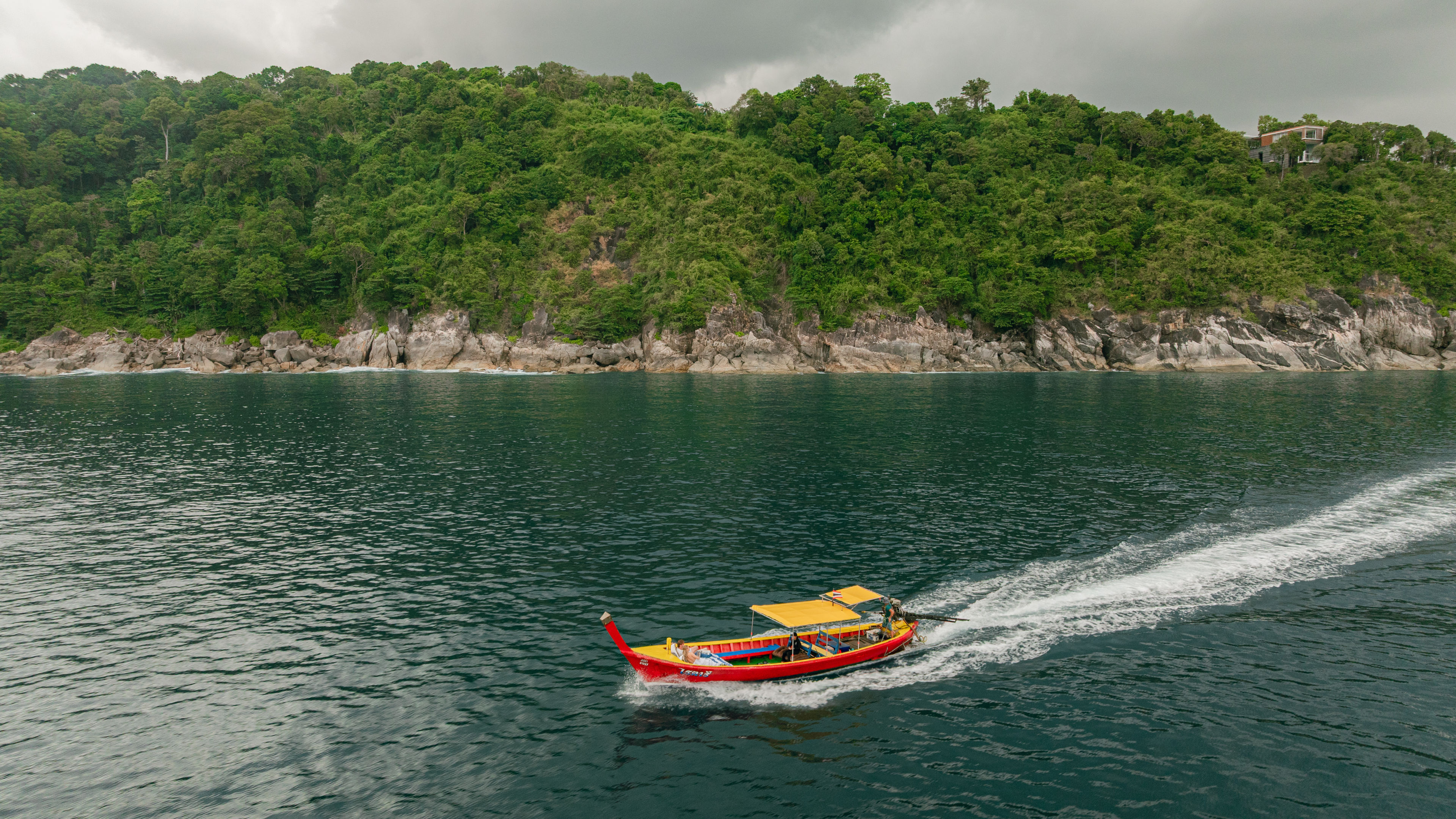 The Regency Secret Hideaway
 - スライド 5