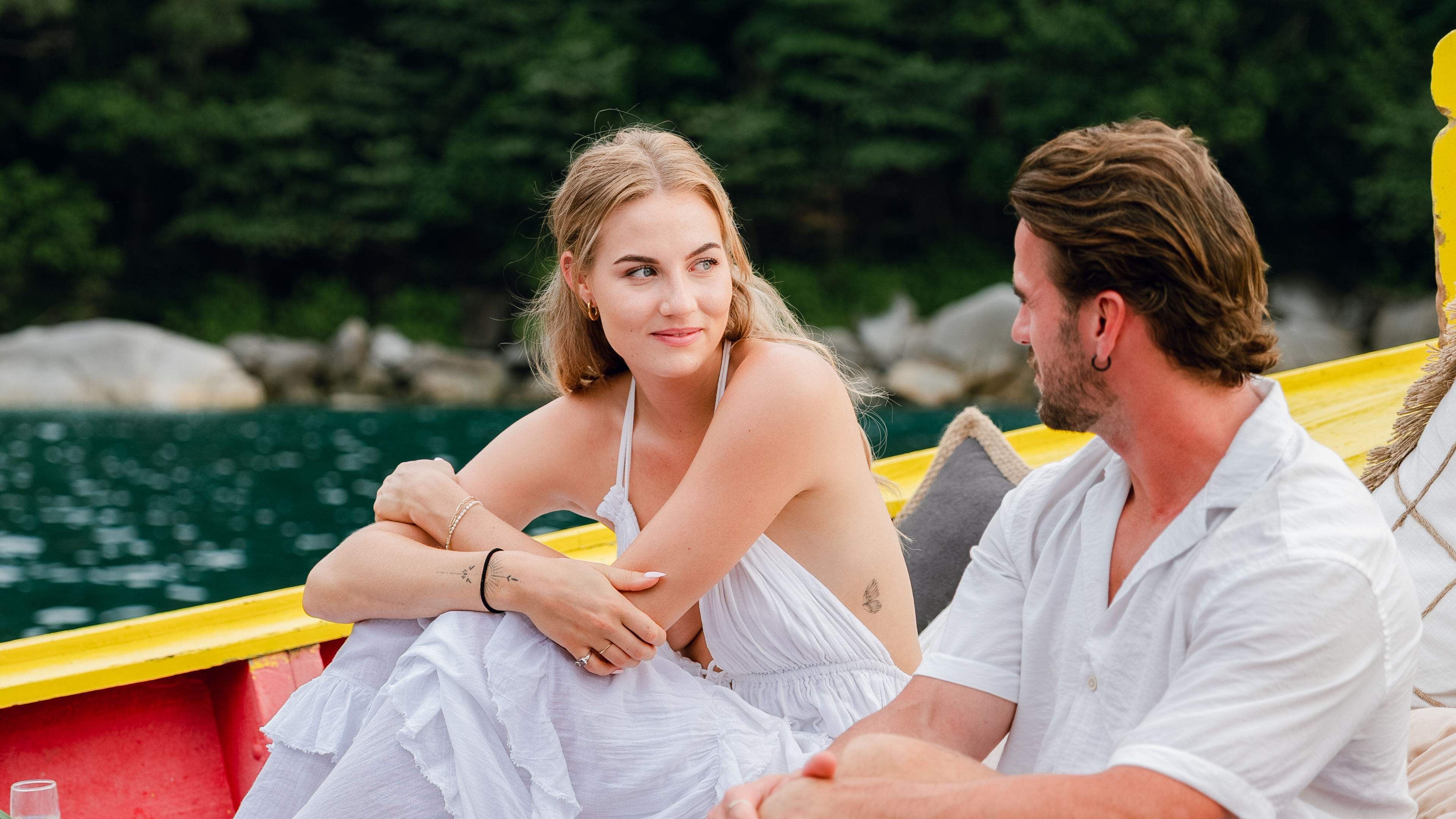 The Regency Secret Hideaway
 - スライド 4