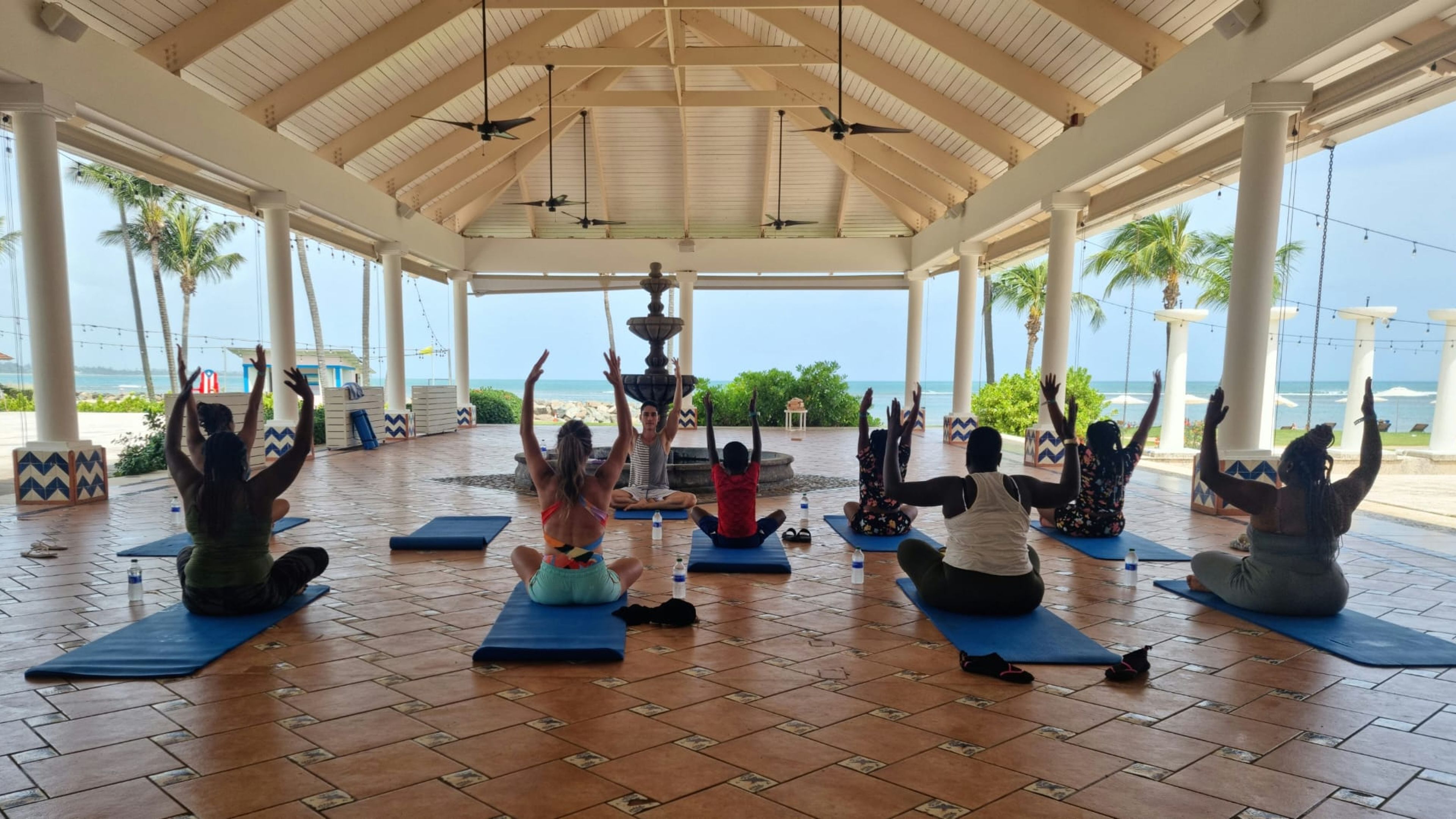 Island Flow Yoga🧘‍♀️🧘‍♂️ - スライド 2