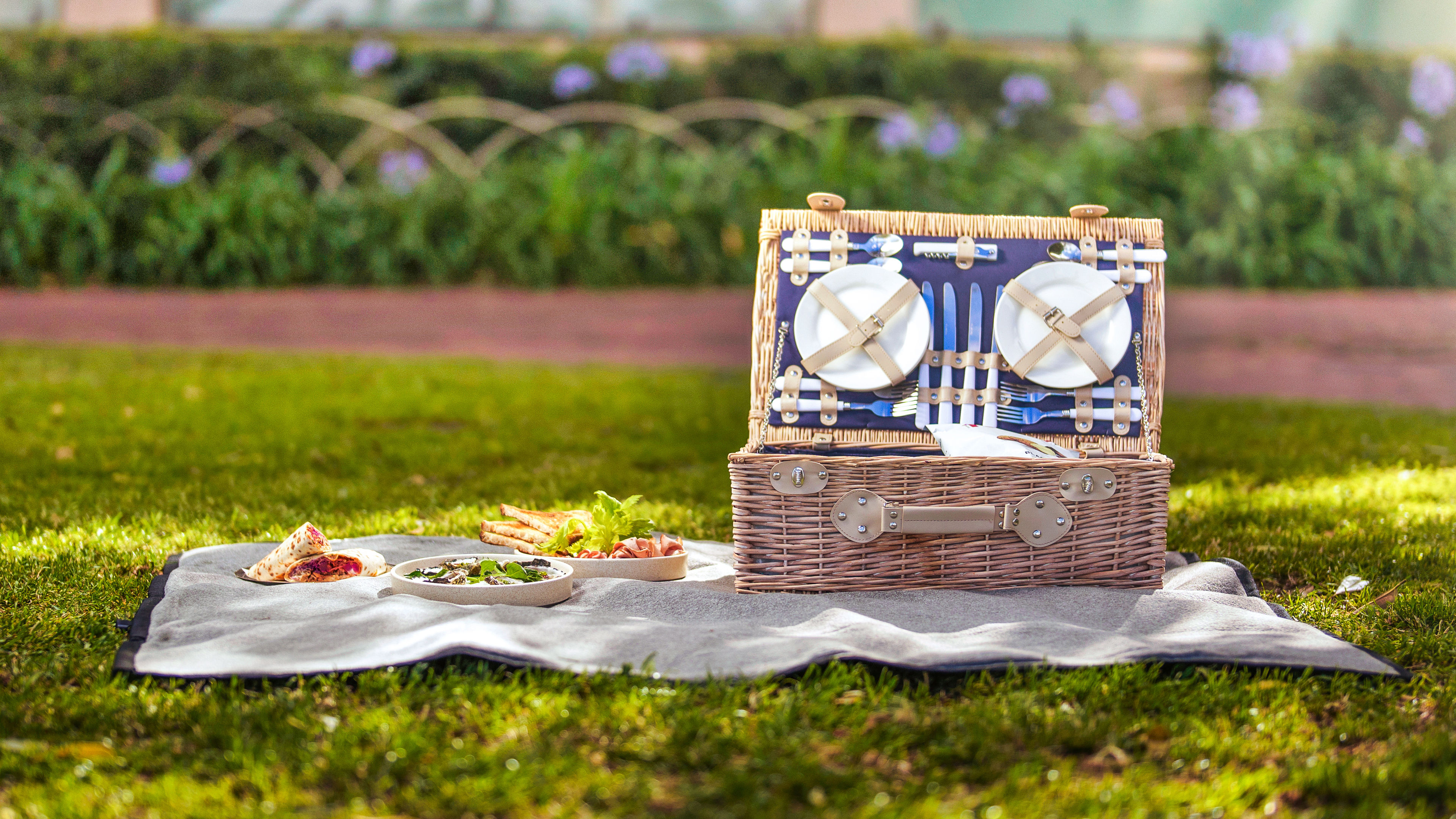 Park Hyatt Sydney Picnic Hamper - slide 1