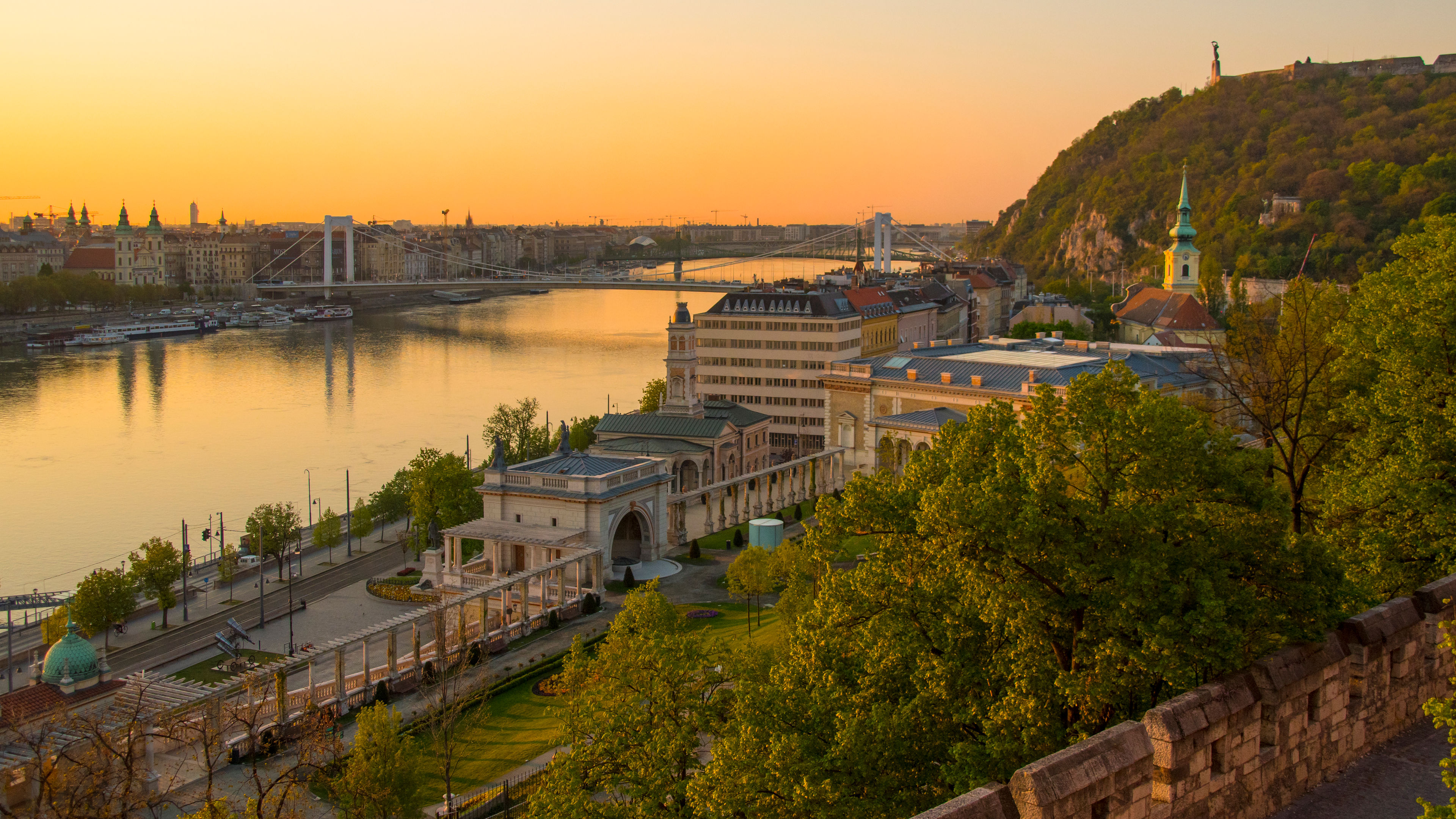 Private Budapest City Tour - slide 4