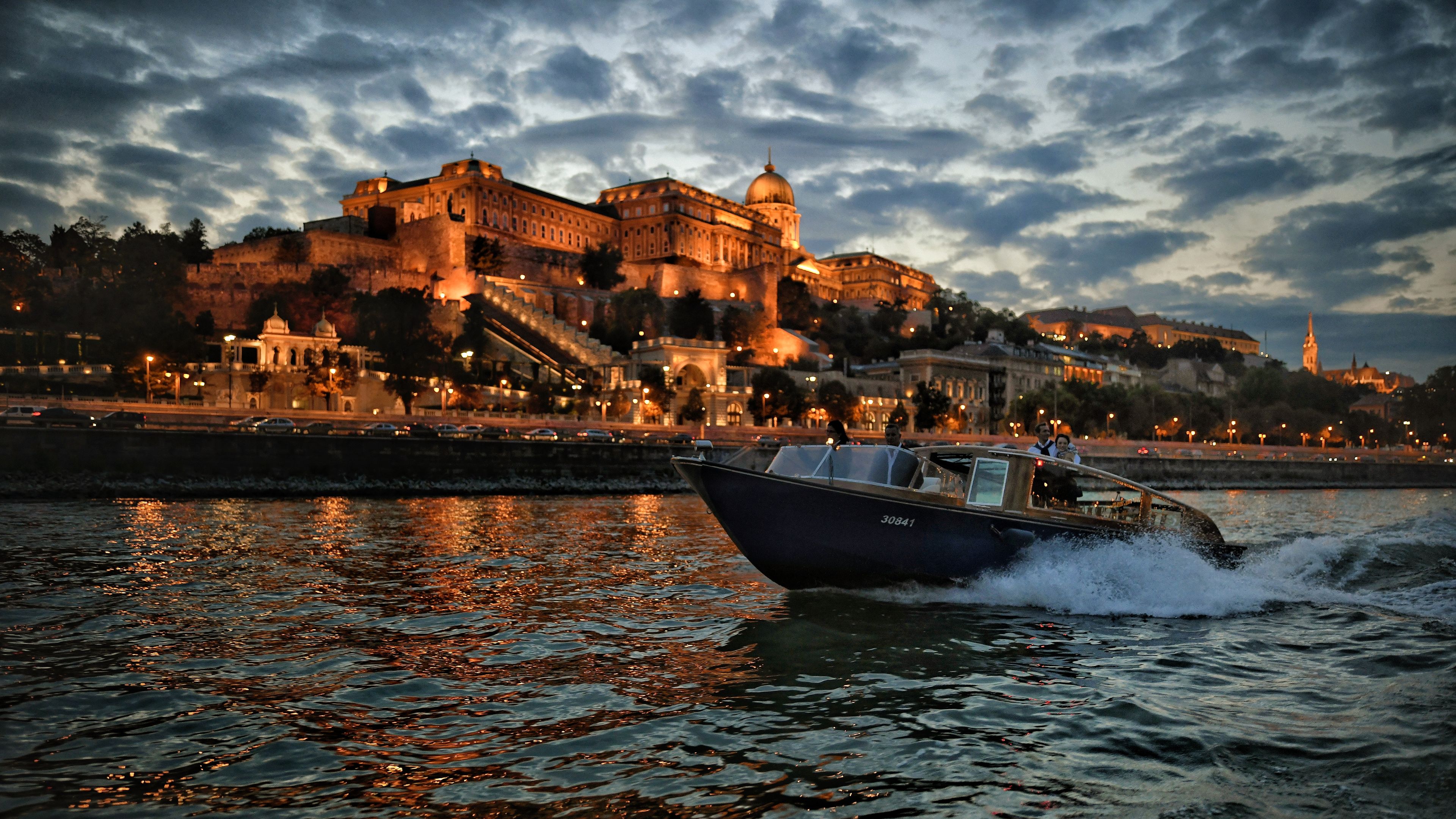 Private River Cruise on the Danube - slide 1