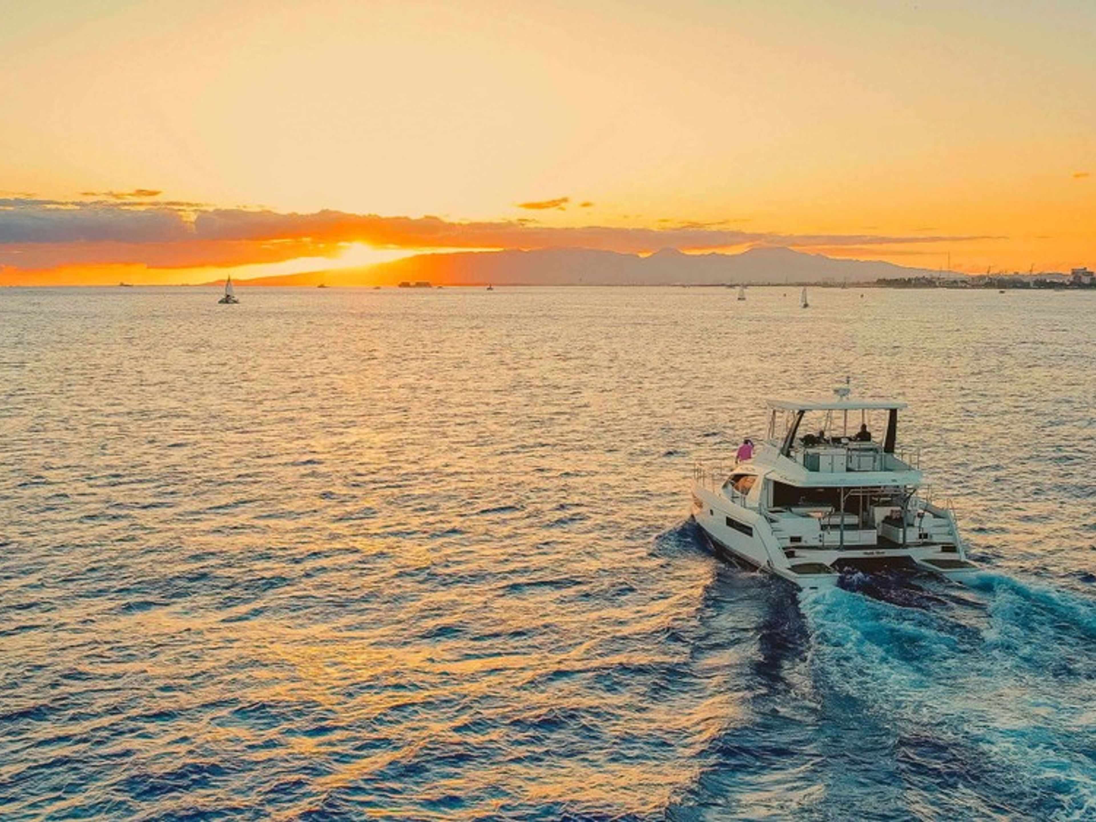Waikiki Captain's Sunset + Tasting