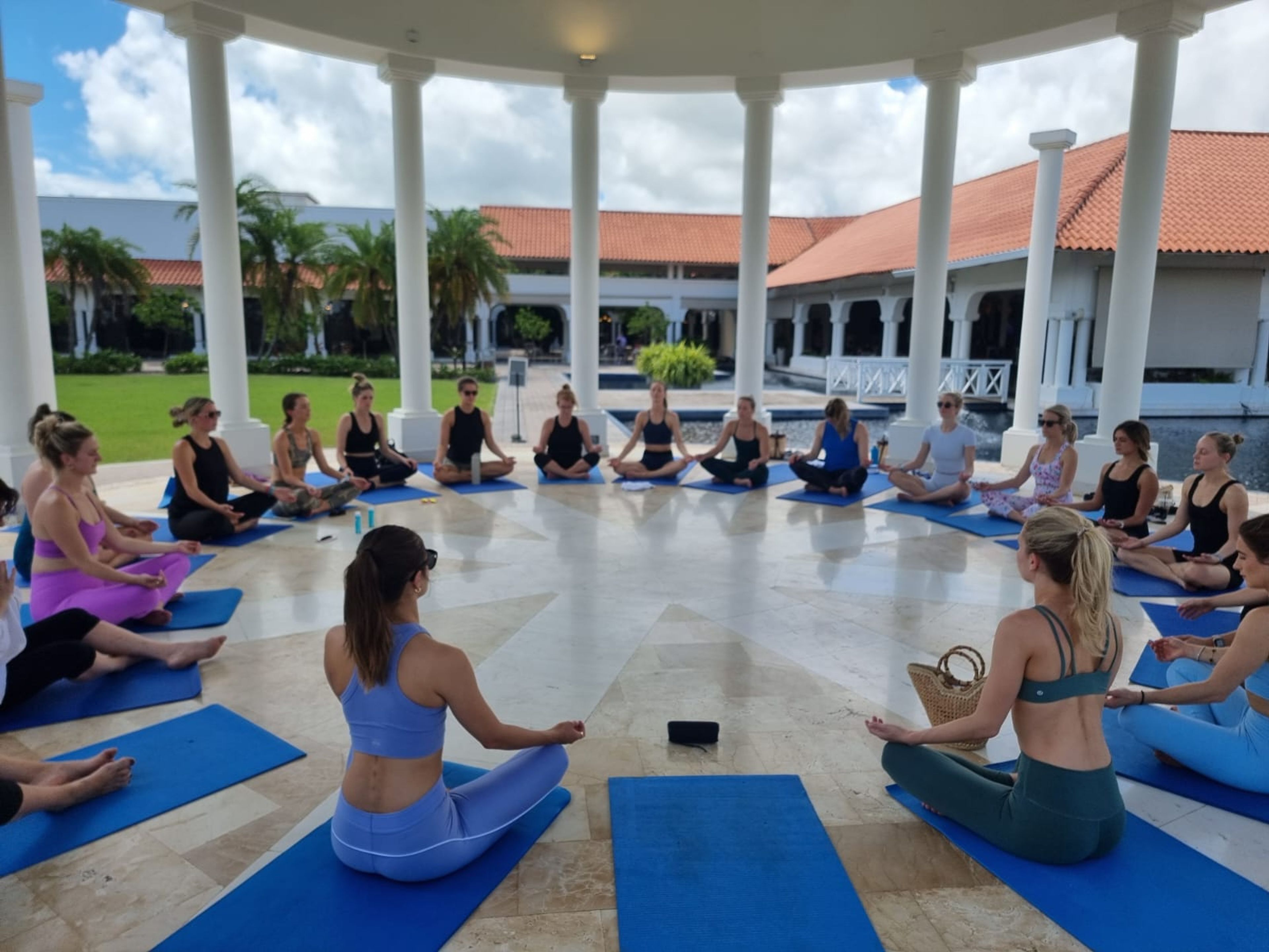 Island Flow Yoga🧘‍♀️🧘‍♂️ – Hyatt Regency