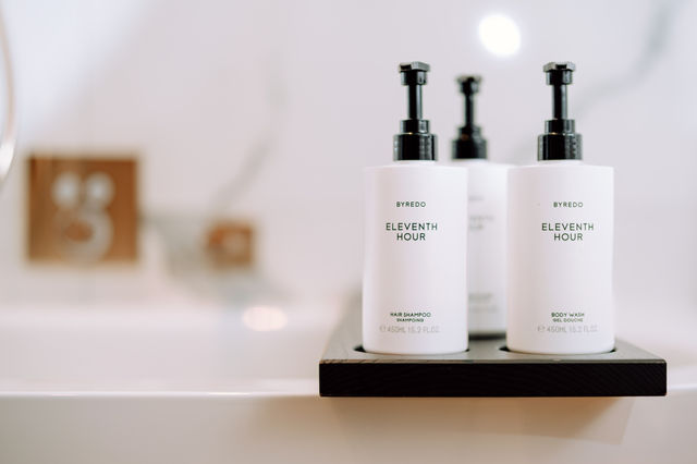 BYREDO シャワージェル 4本セット BYREDO Luxury Care Collection | BYREDO Luxus-Pflegeserie | Andaz