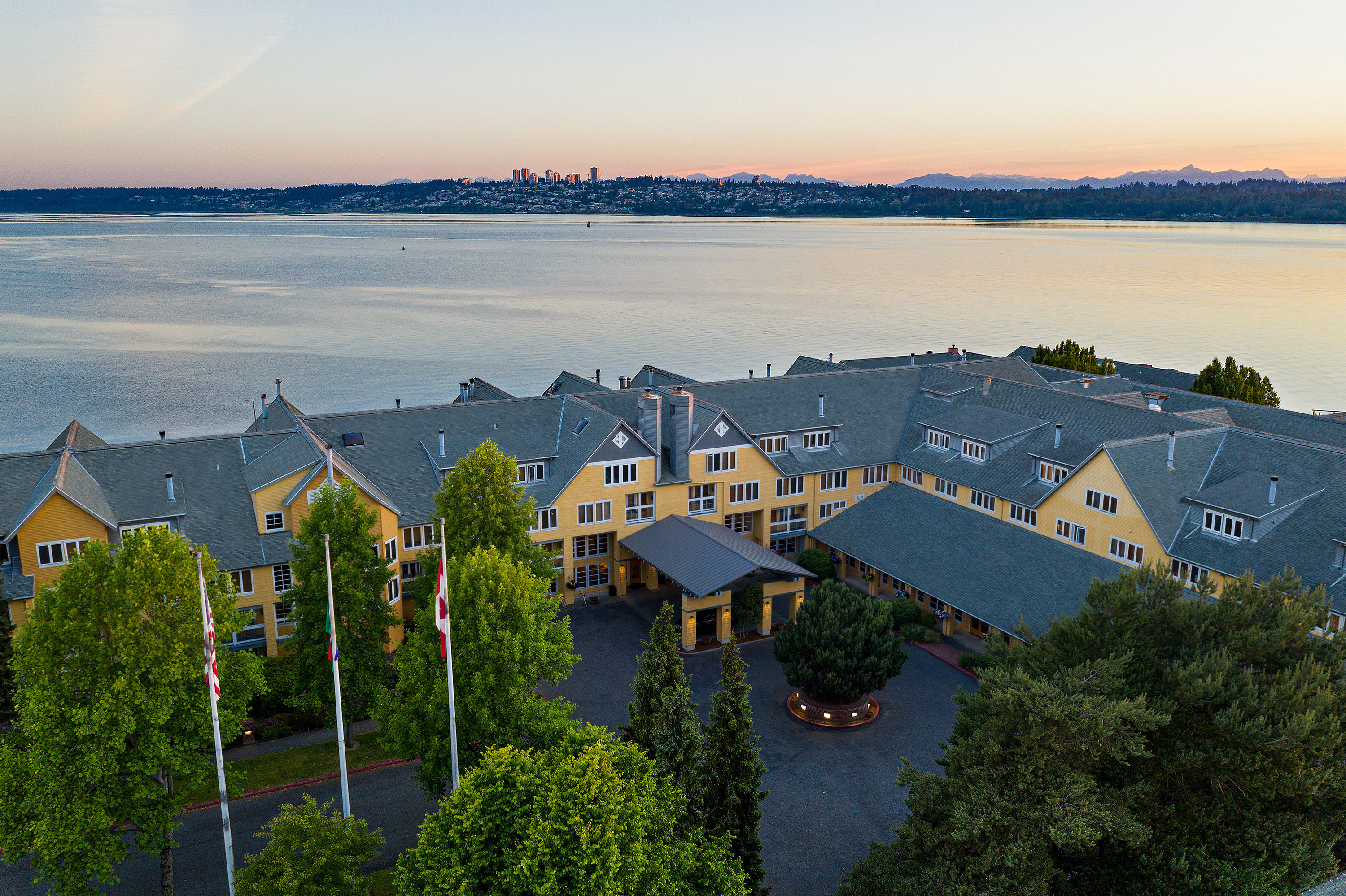 Ultimate Pacific Northwest Escape: Golf, Gourmet BBQ, and Waterview Stay at Semiahmoo Resort for Two