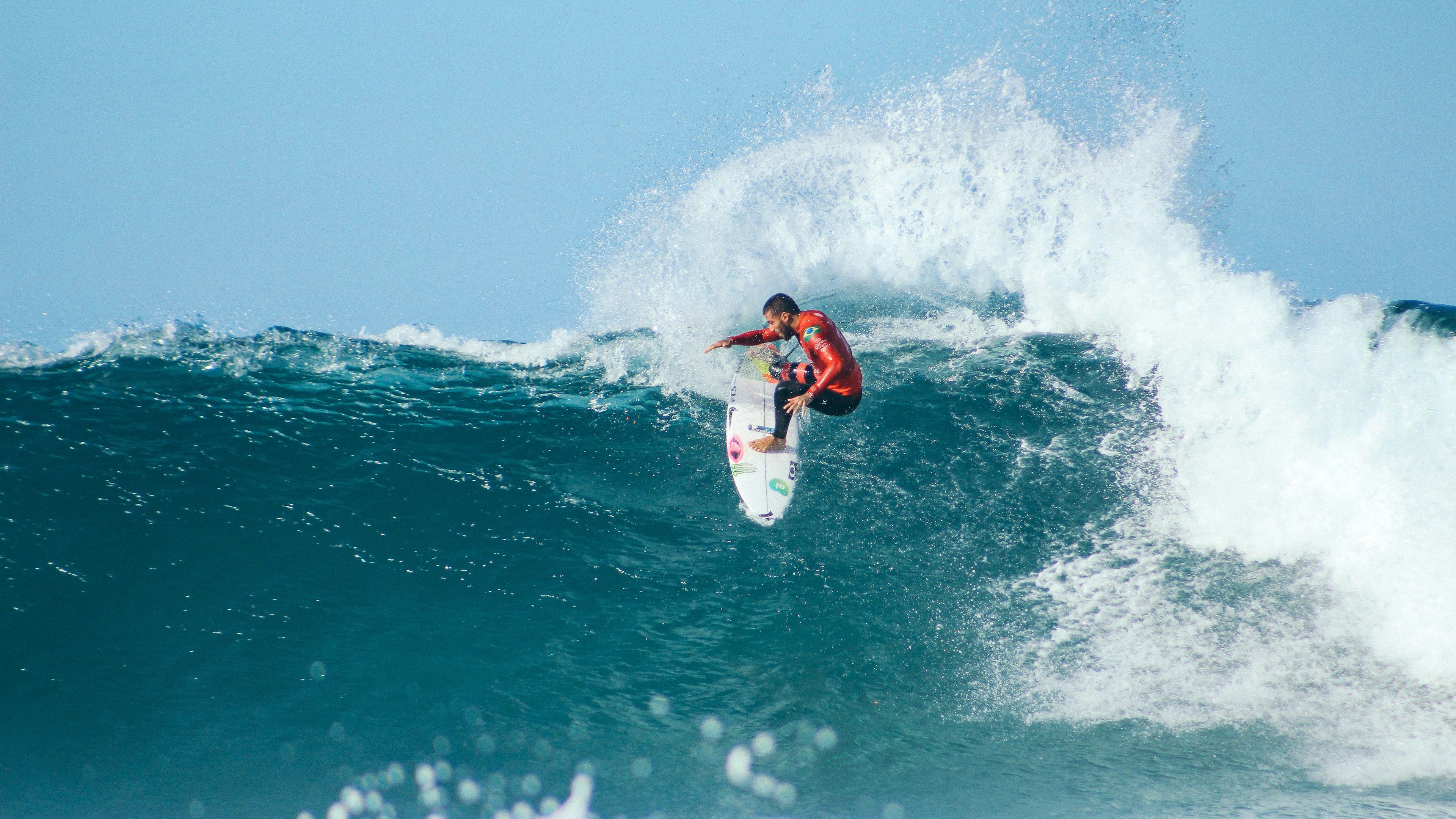 Host - Surfing lessons - slide 1